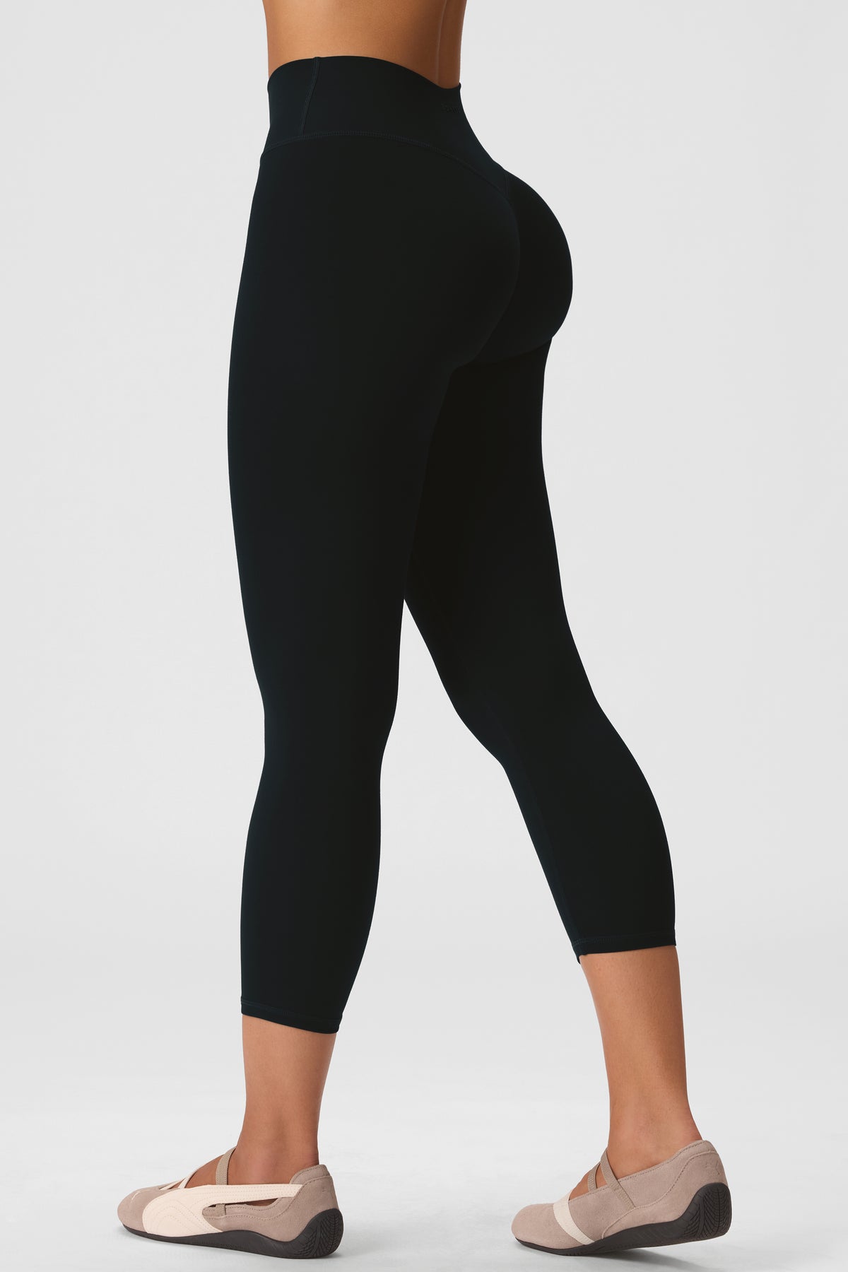 ⁣⁢Soft Active ليغينغز 7/8 باللون الأسود⁤⁣