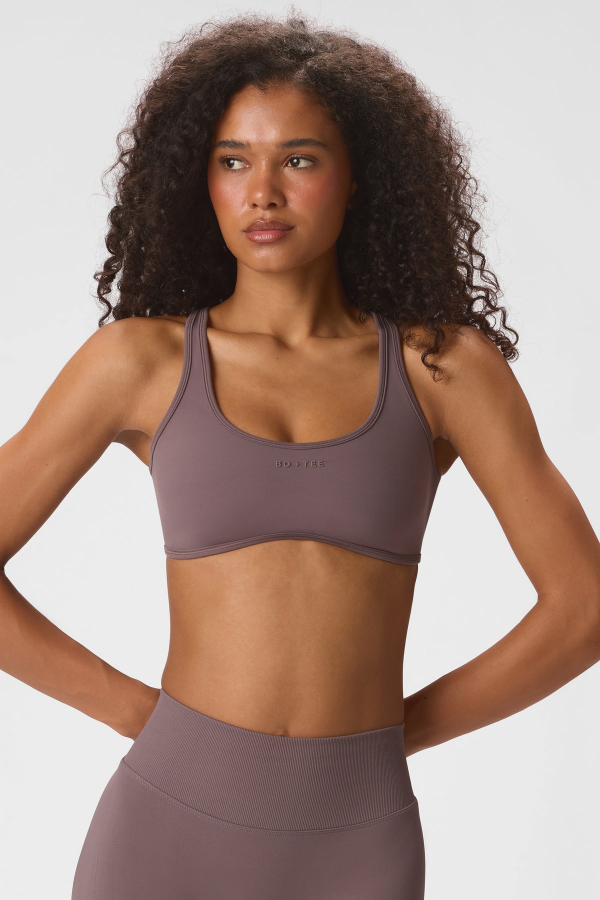 ⁣⁢حمالة صدر رياضية بدعم منخفض من Soft Active بلون Stone⁤⁣