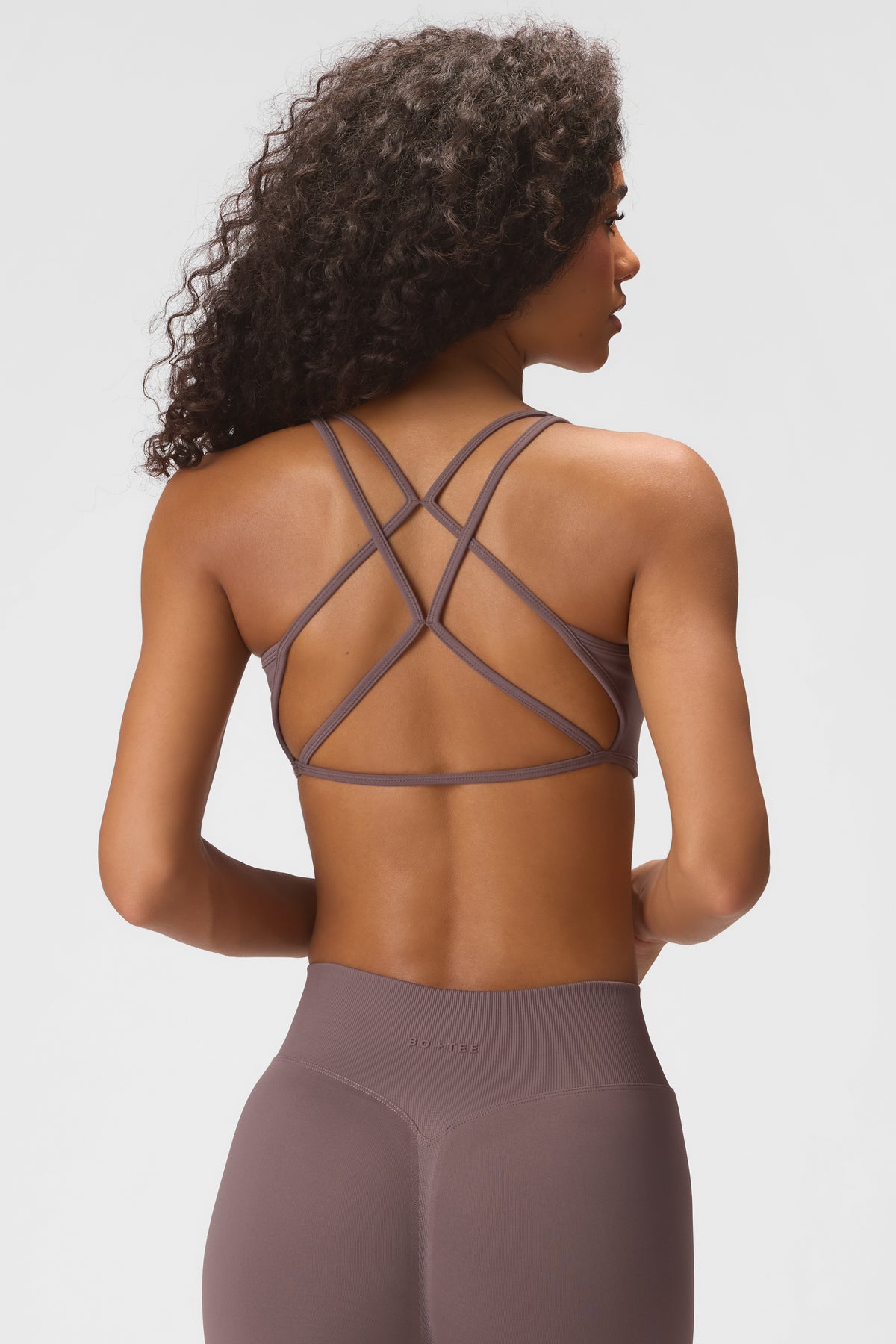 ⁣⁢حمالة صدر رياضية بدعم منخفض من Soft Active بلون Stone⁤⁣