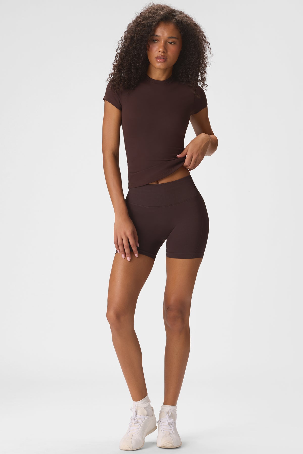 ⁣⁢Soft Active توب بأكمام قصيرة بلون إسبريسو⁤⁣