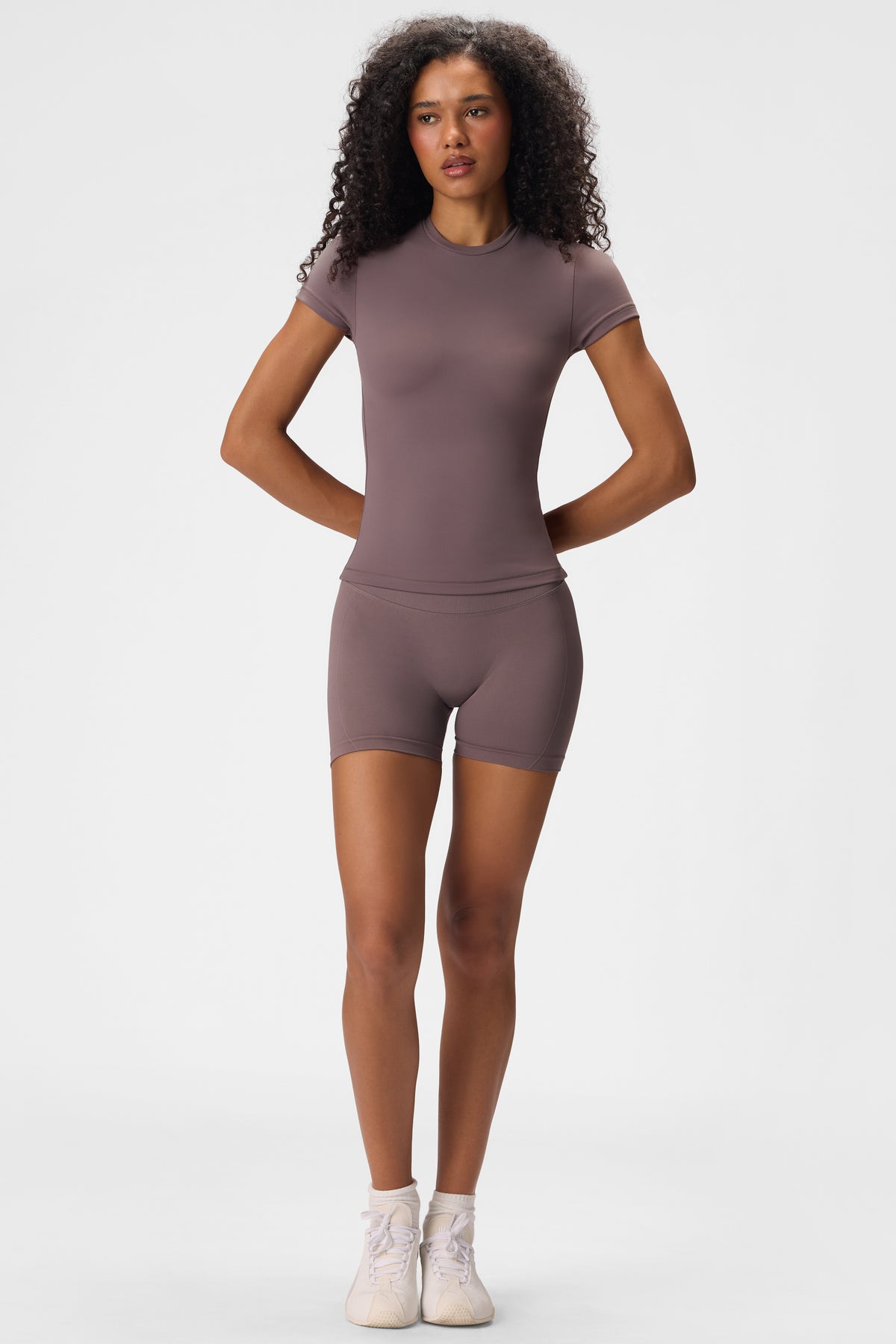⁣⁢توب Soft Active بأكمام قصيرة بلون حجري⁤⁣