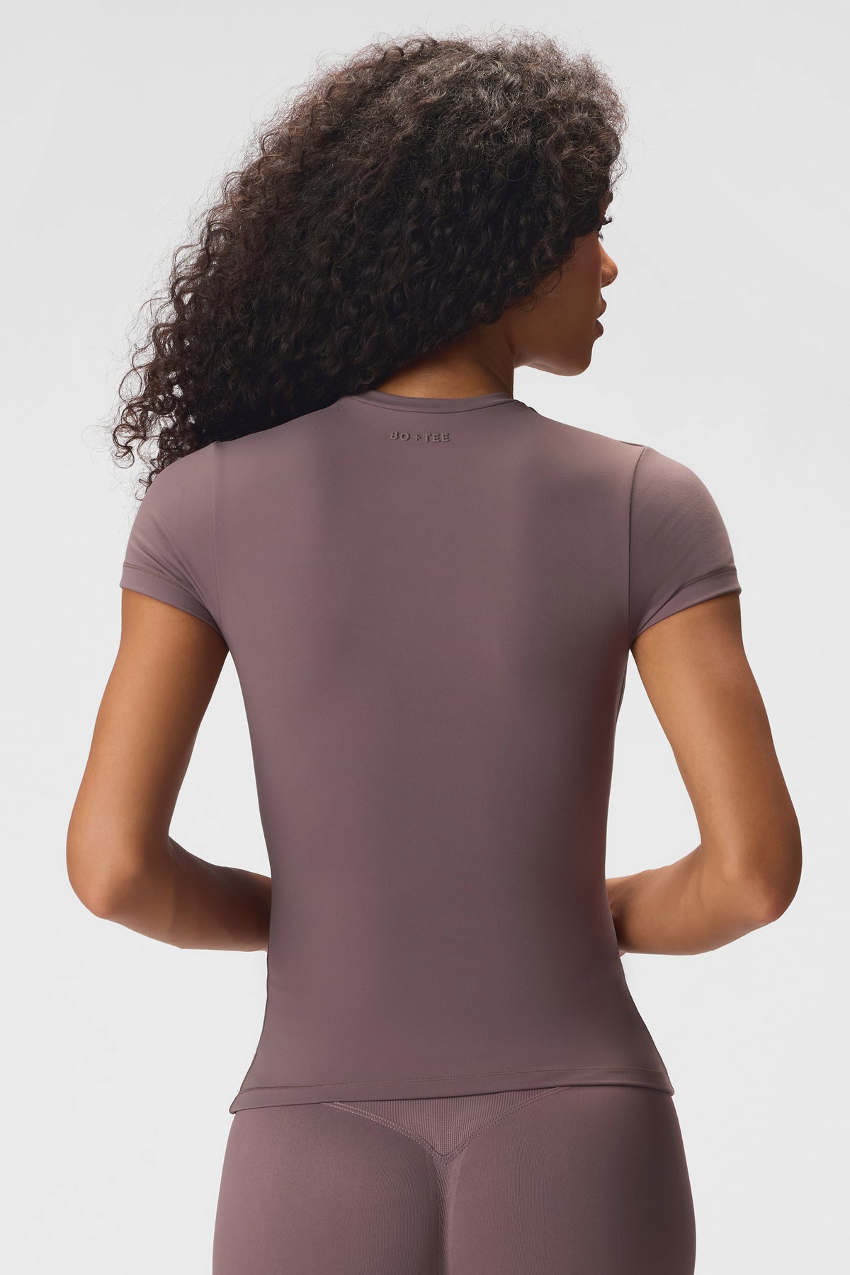 ⁣⁢توب Soft Active بأكمام قصيرة بلون حجري⁤⁣