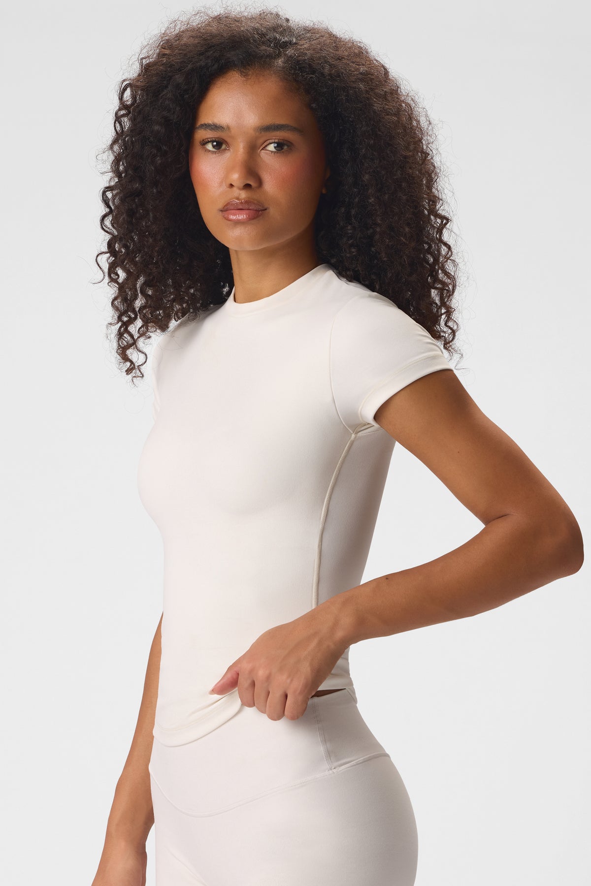 ⁣⁢Soft Active توب بأكمام قصيرة بلون الفانيلا⁤⁣