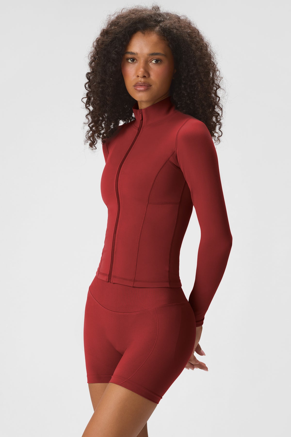 ⁣⁢جاكيت Soft Active بسحاب بلون Dark Cherry⁤⁣