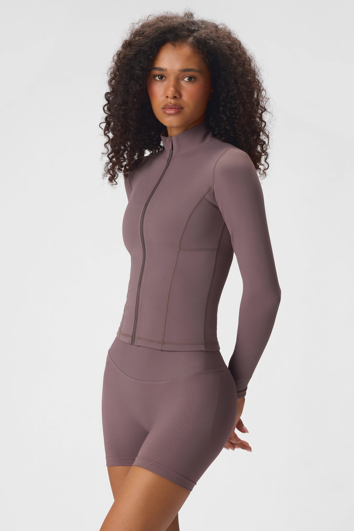⁣⁢Soft Active جاكيت بسحاب بلون حجري⁤⁣
