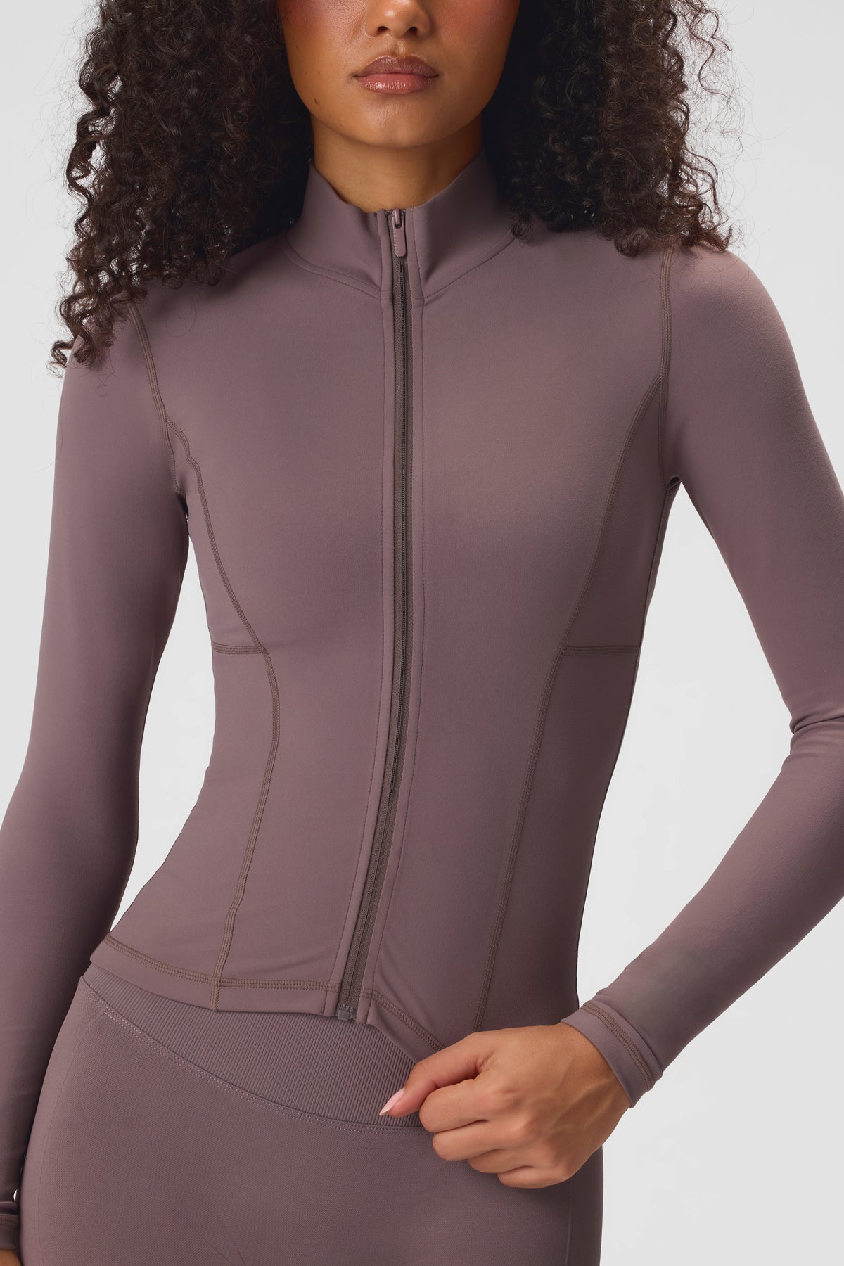 ⁣⁢Soft Active جاكيت بسحاب بلون حجري⁤⁣