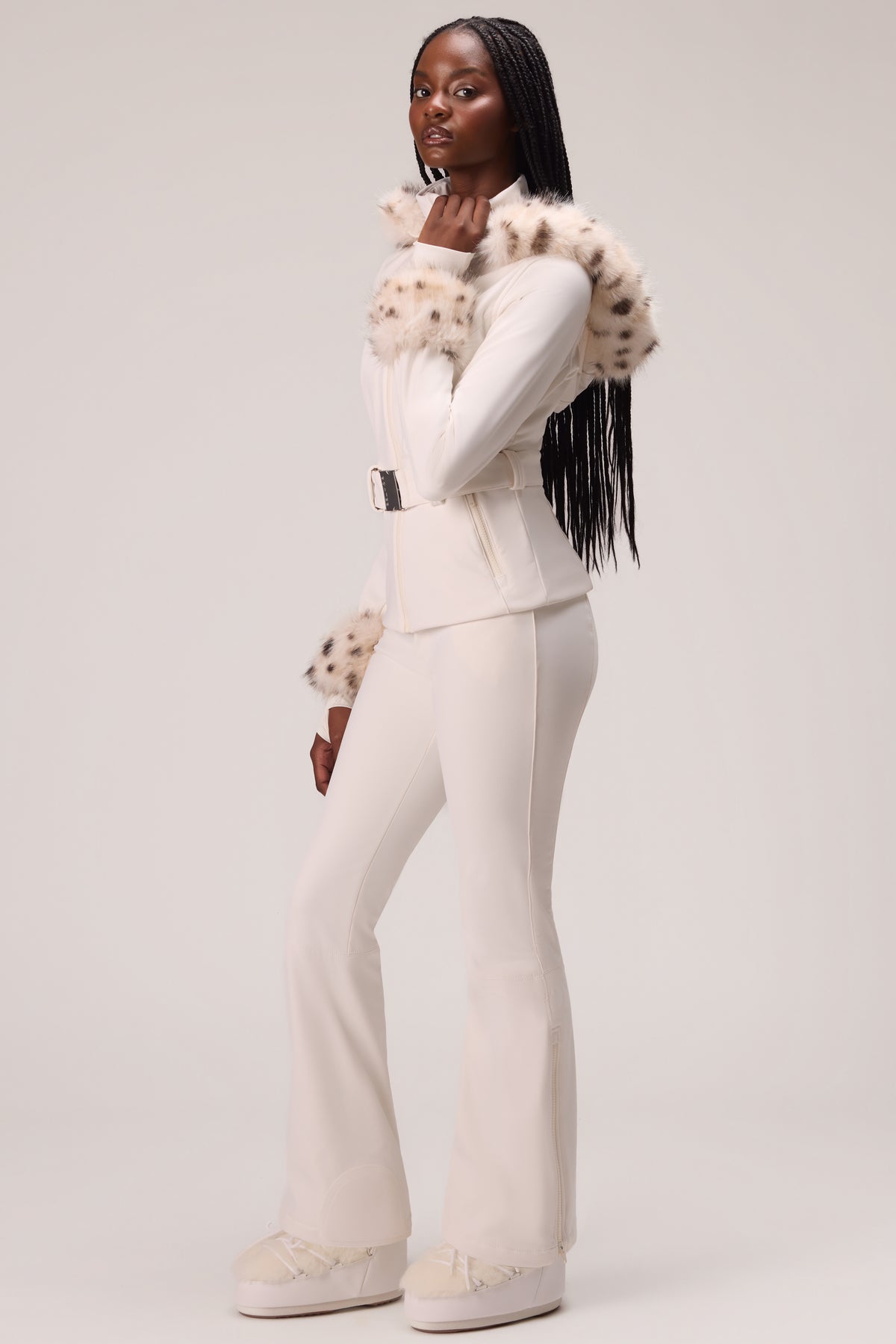 ⁣⁢سالوبيت محدد للقوام مقاوم للماء بلون الثلج⁤⁣