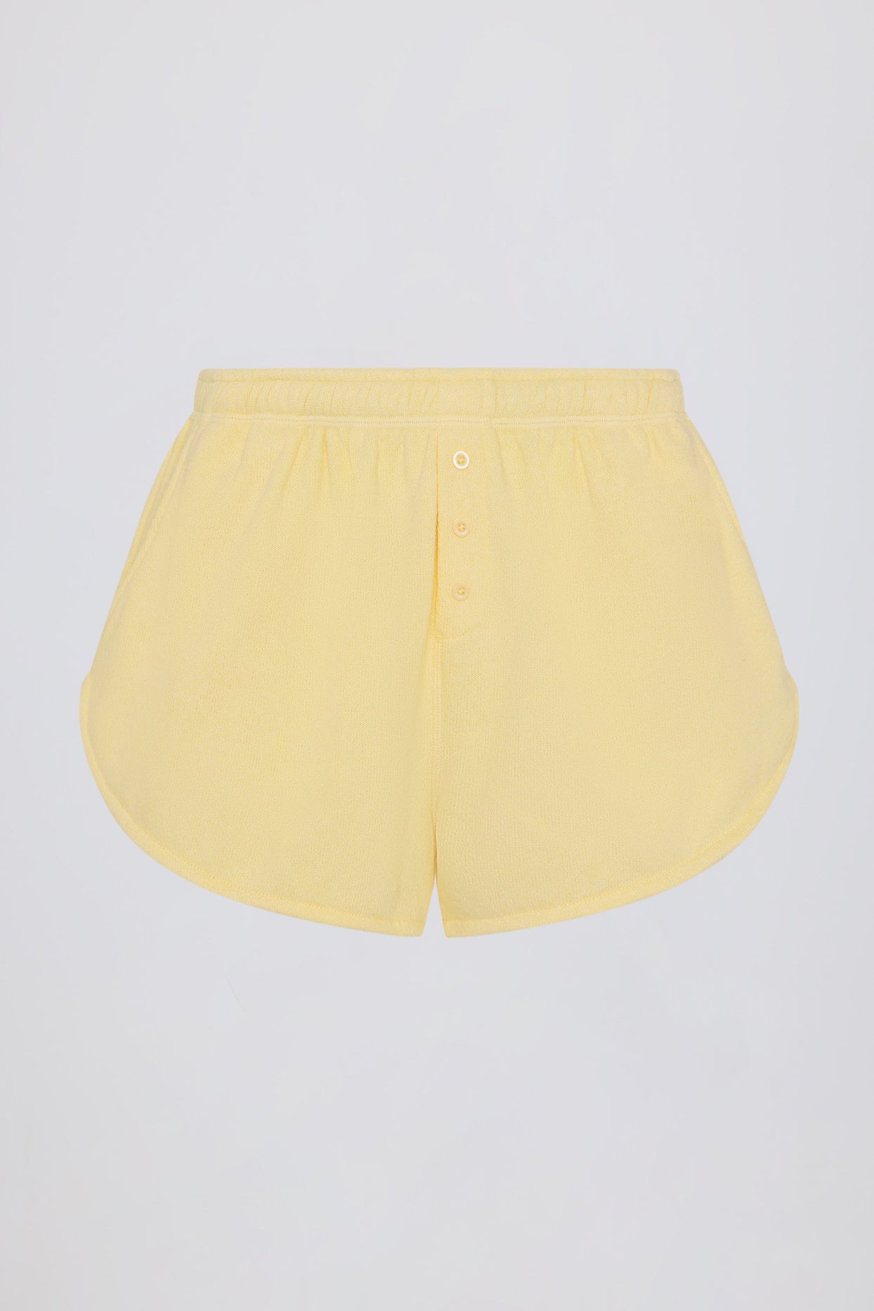 شورت متوسط ​​الارتفاع بتفاصيل أزرار باللون الليموني