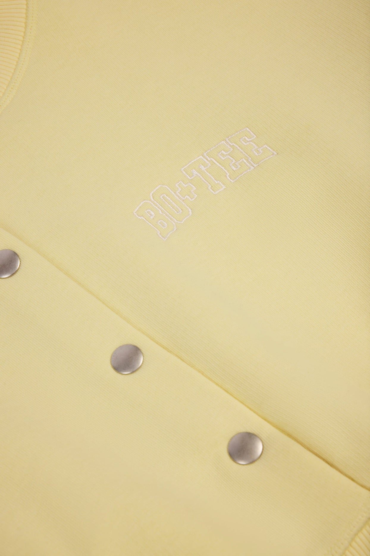 كارديجان قصير بأزرار باللون الأصفر الناعم