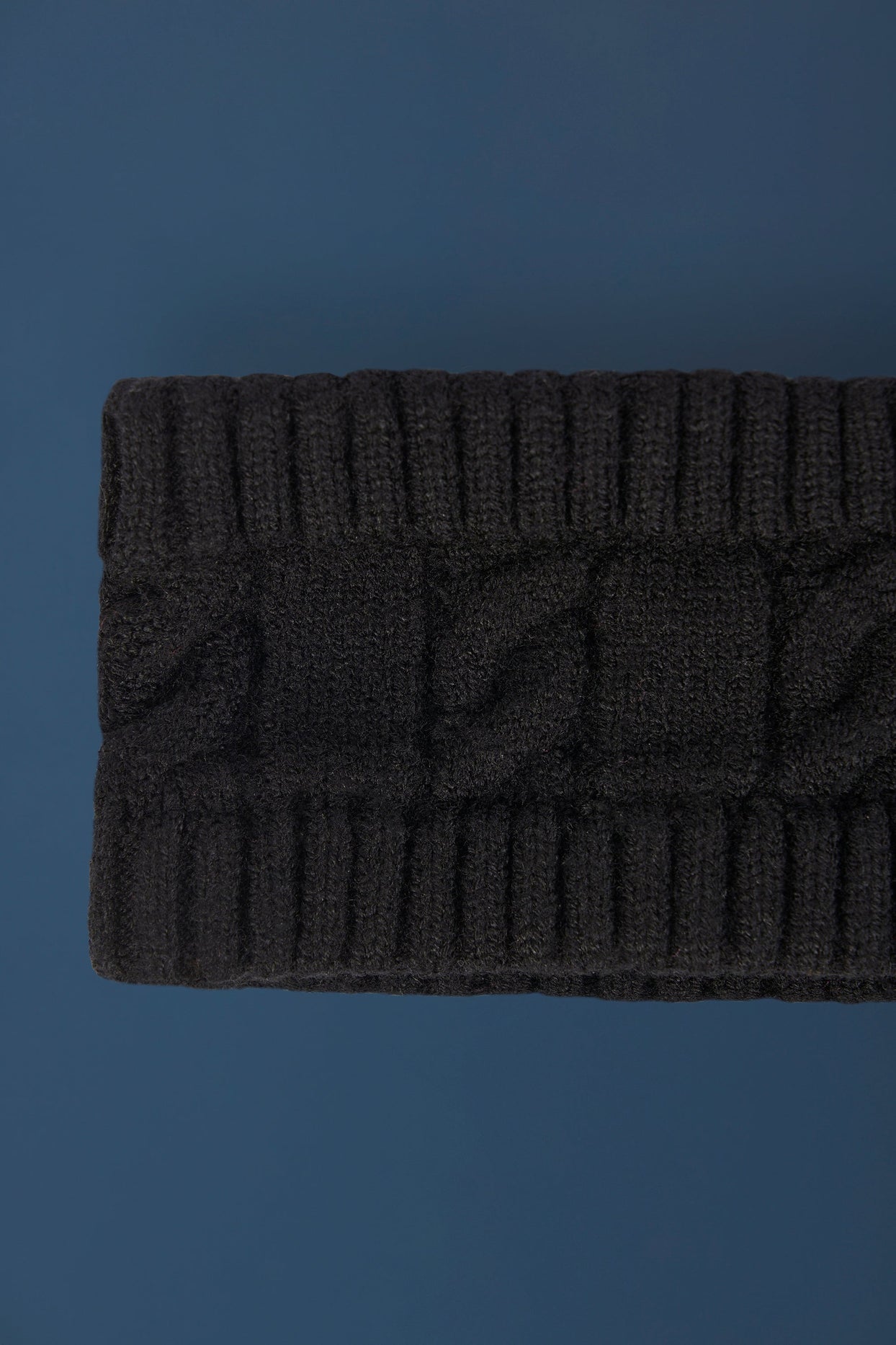 Cable-Knit Headband in Black