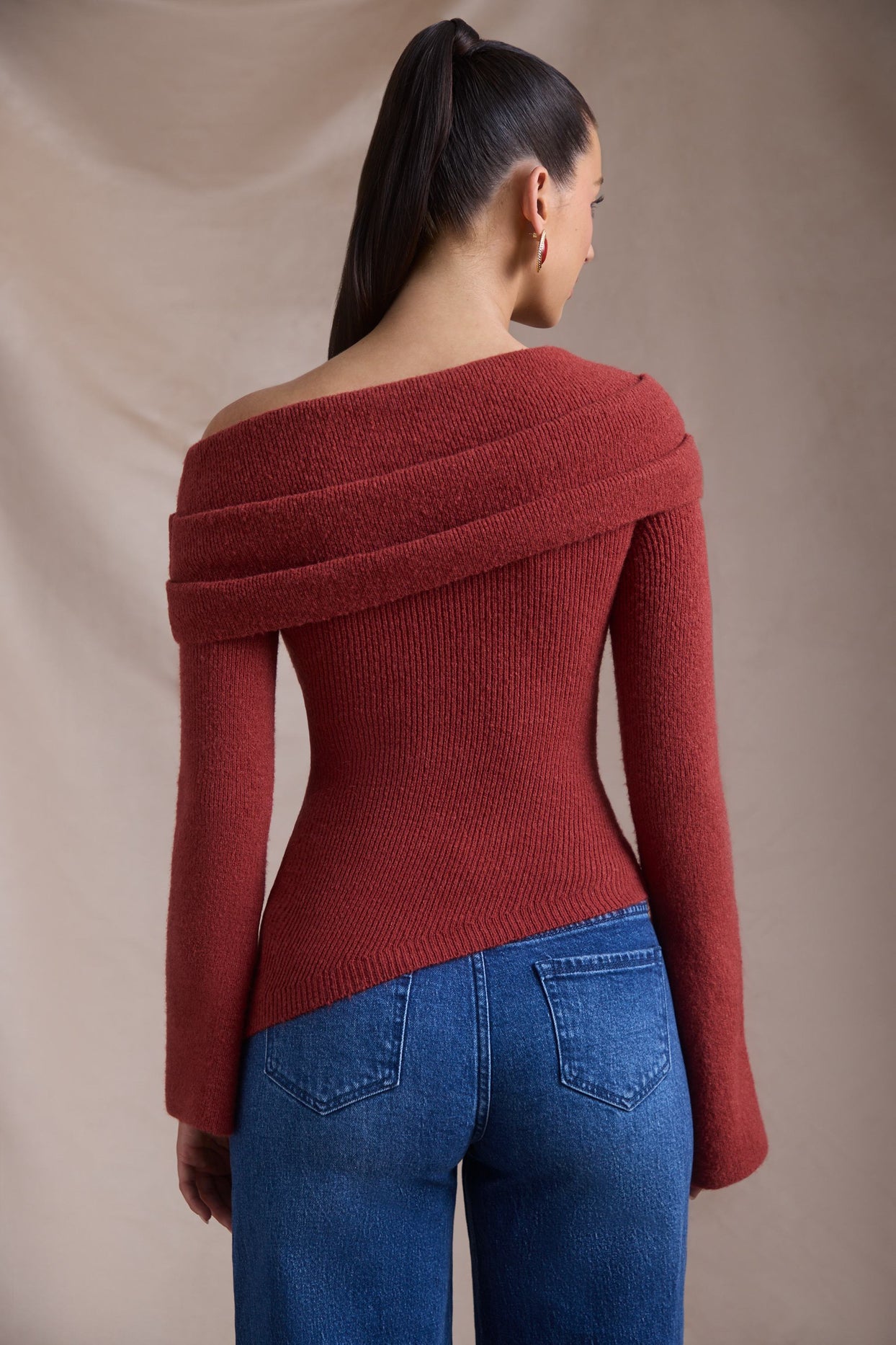 Ribbed-Knit Asymmetric Off-Shoulder Jumper in Brick Red