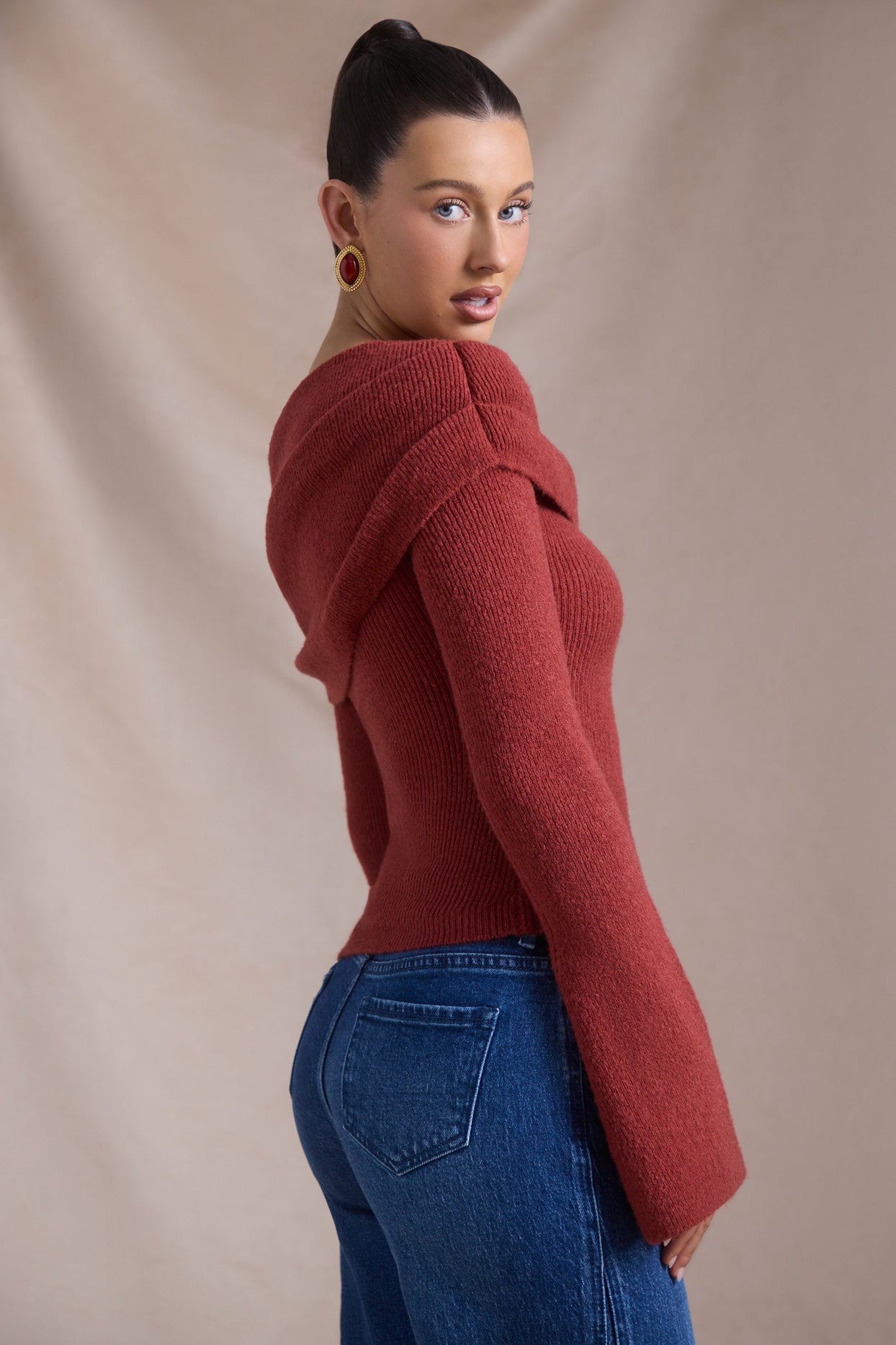 Ribbed-Knit Asymmetric Off-Shoulder Jumper in Brick Red