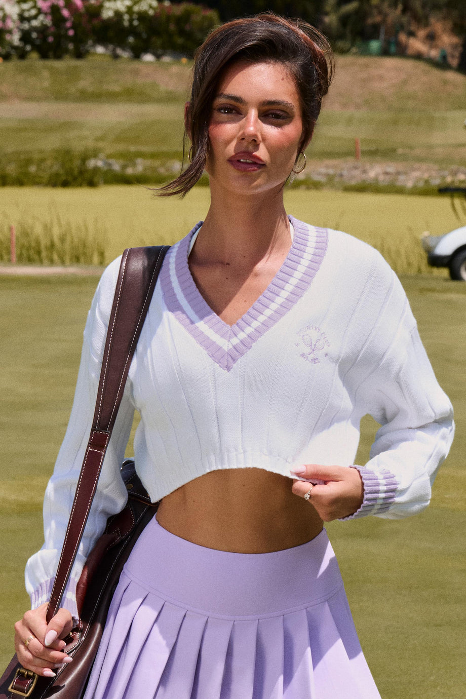 سترة محبوكة قصيرة باللون العاجي الليلكي