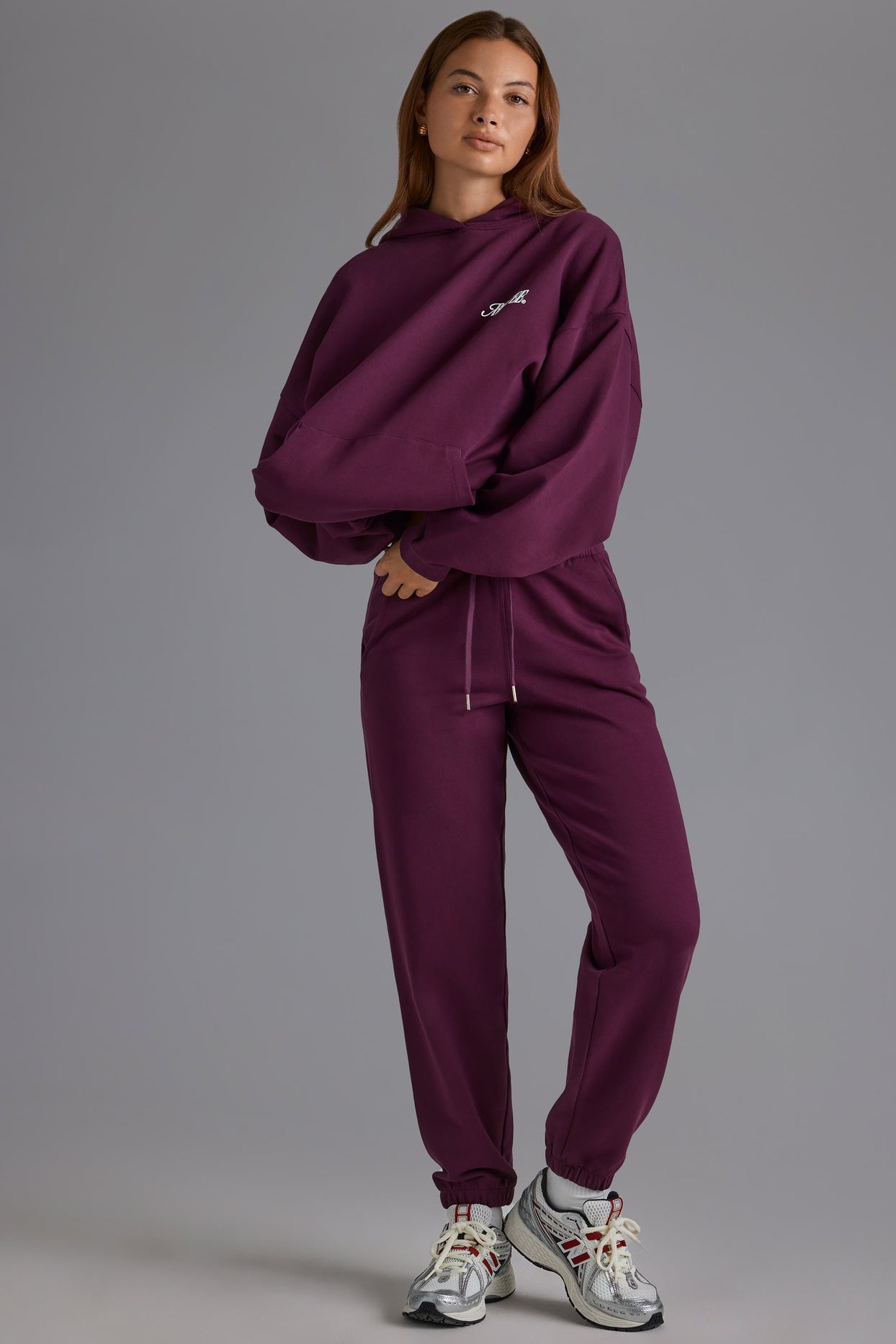 Relaxed Mid-Rise Joggers in Grape