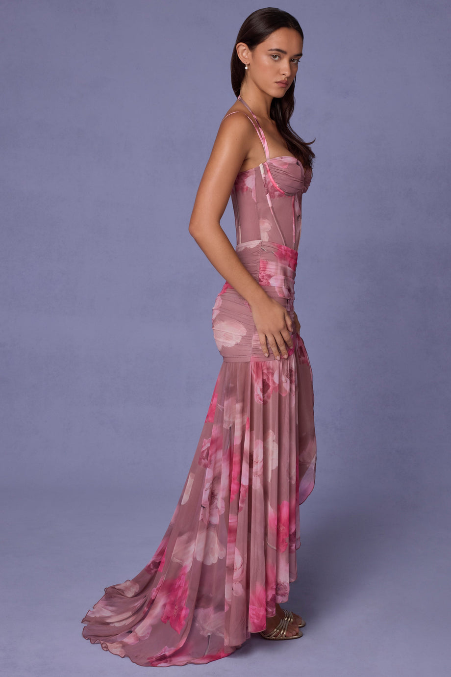 فستان كورسيه غير متماثل مكشكشة باللون الزهري الضبابي