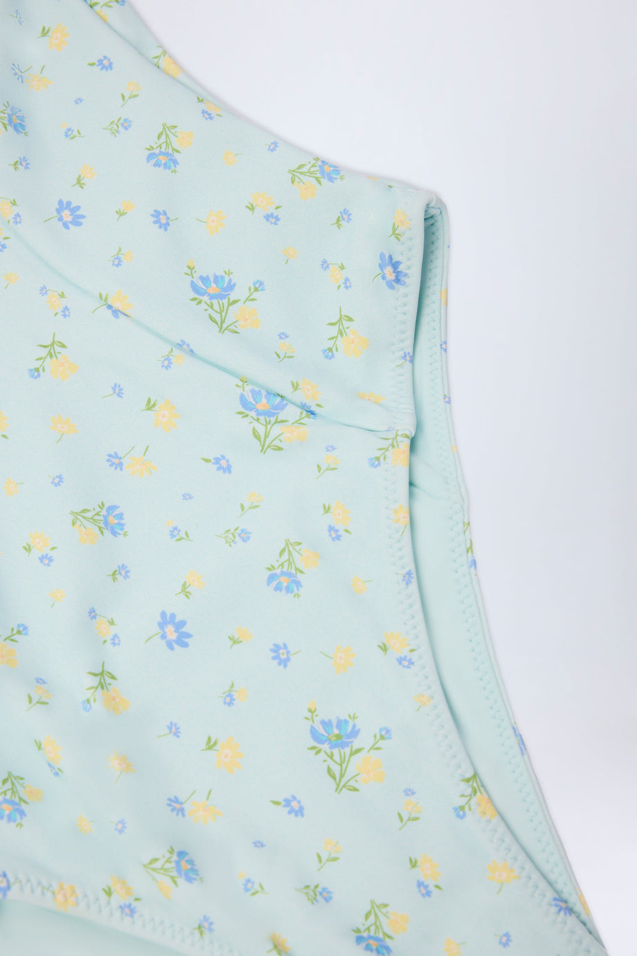 ملابس سباحة بسلك داخلي وشرفة مطبوعة بالزهور باللون الأزرق