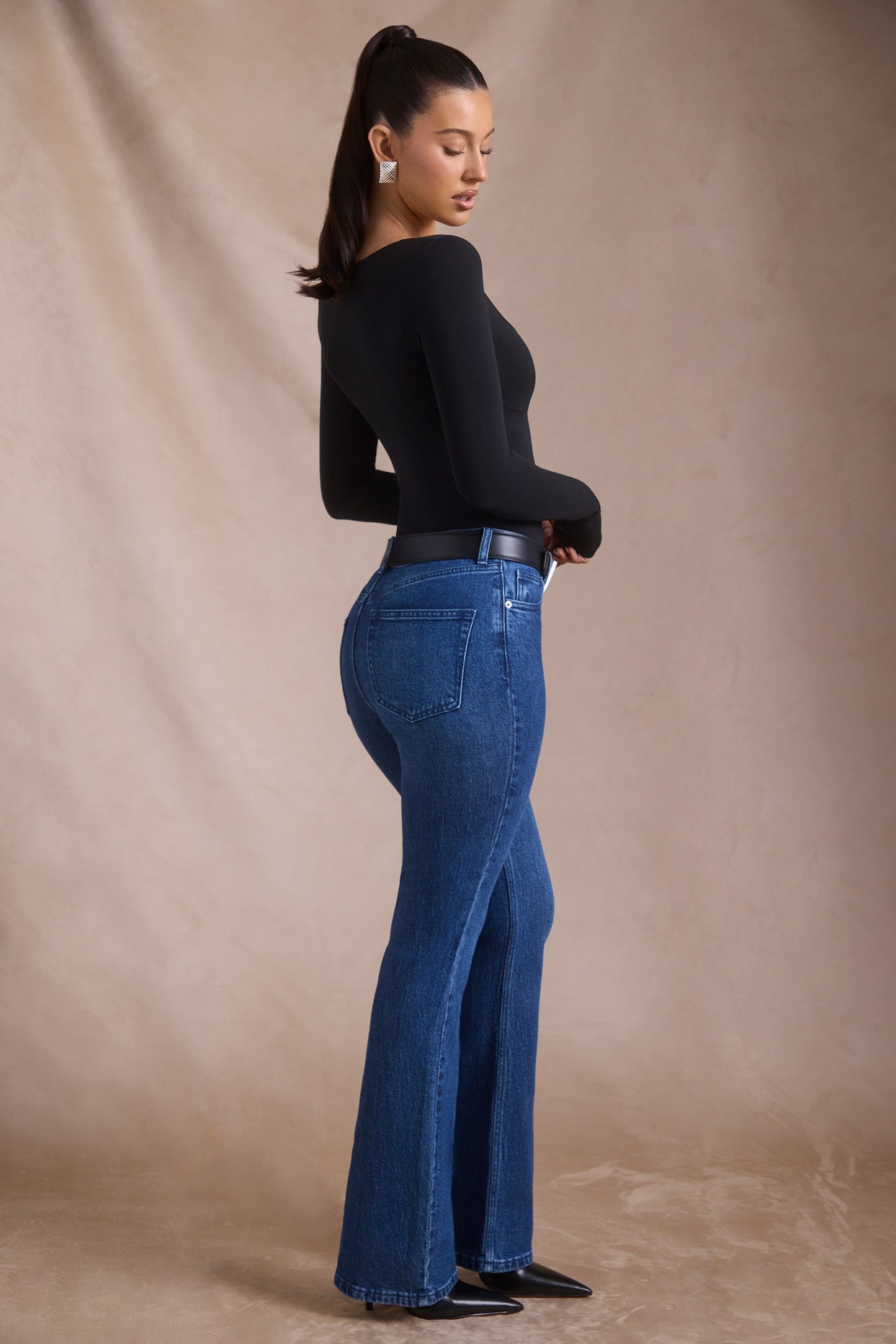 High-Rise Flared Jeans in Indigo Wash