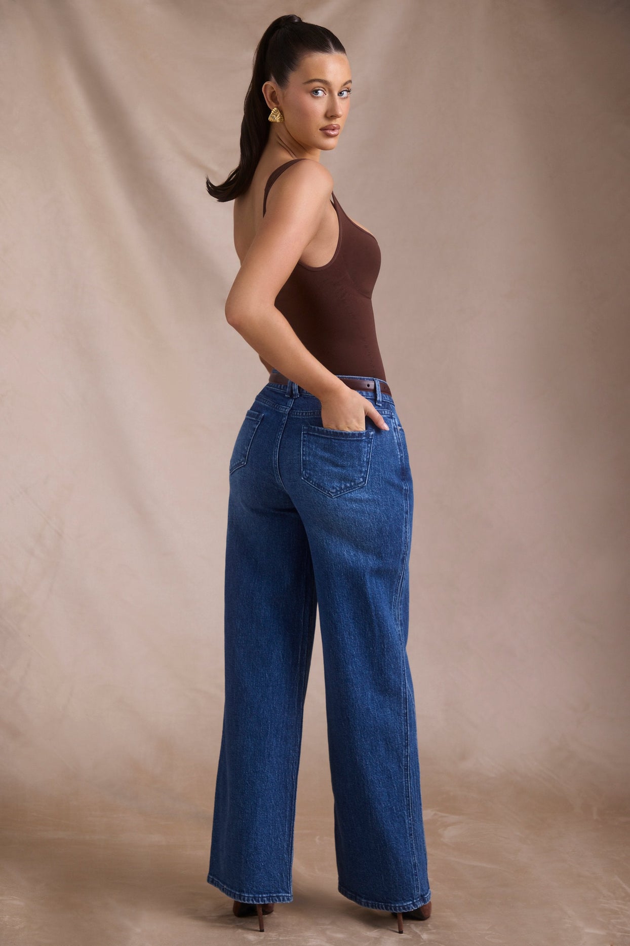 Low-Rise Wide-Leg Jeans in Indigo Wash