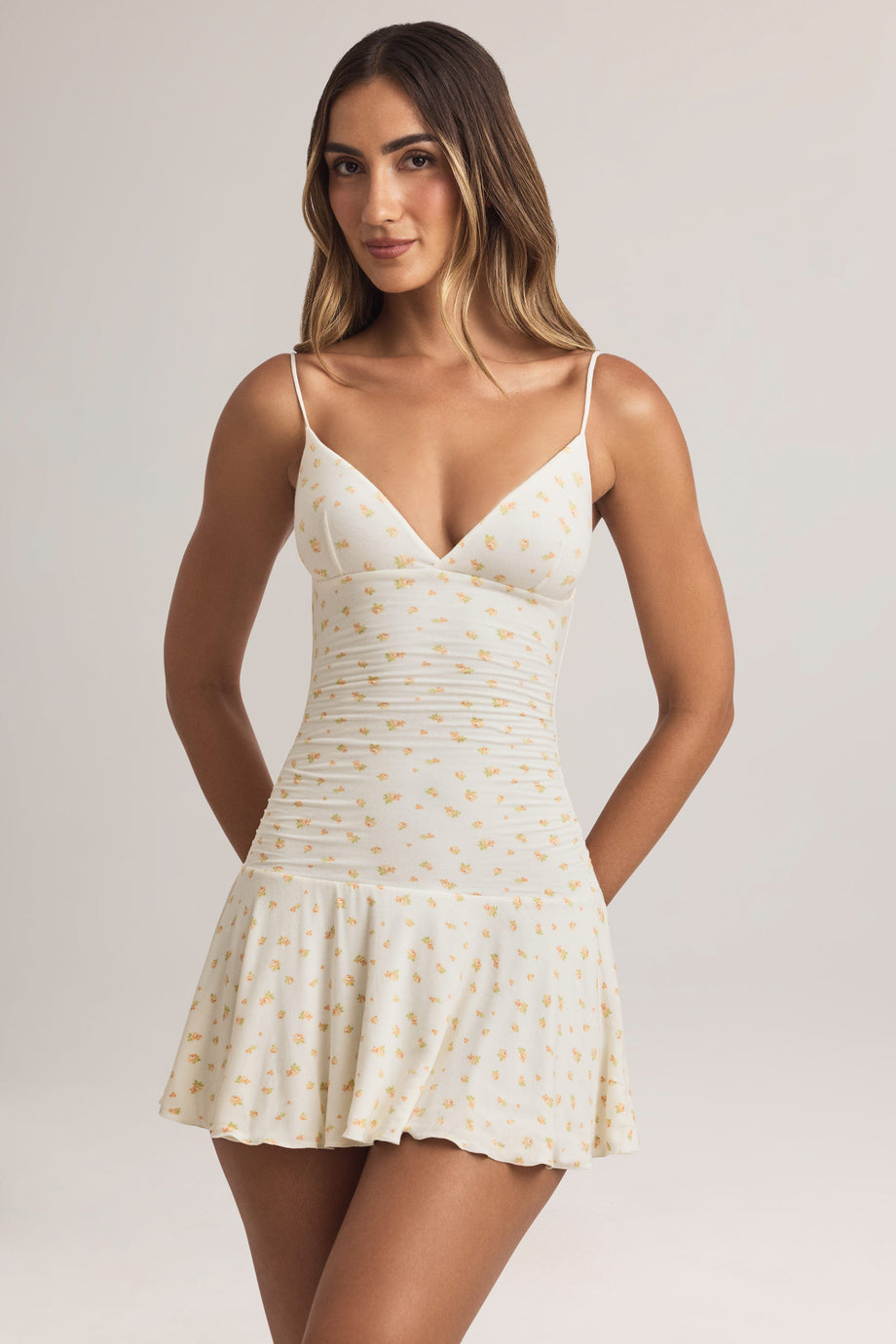 فستان قصير من قماش مودال بنقشة زهور مع خط إيه لاين