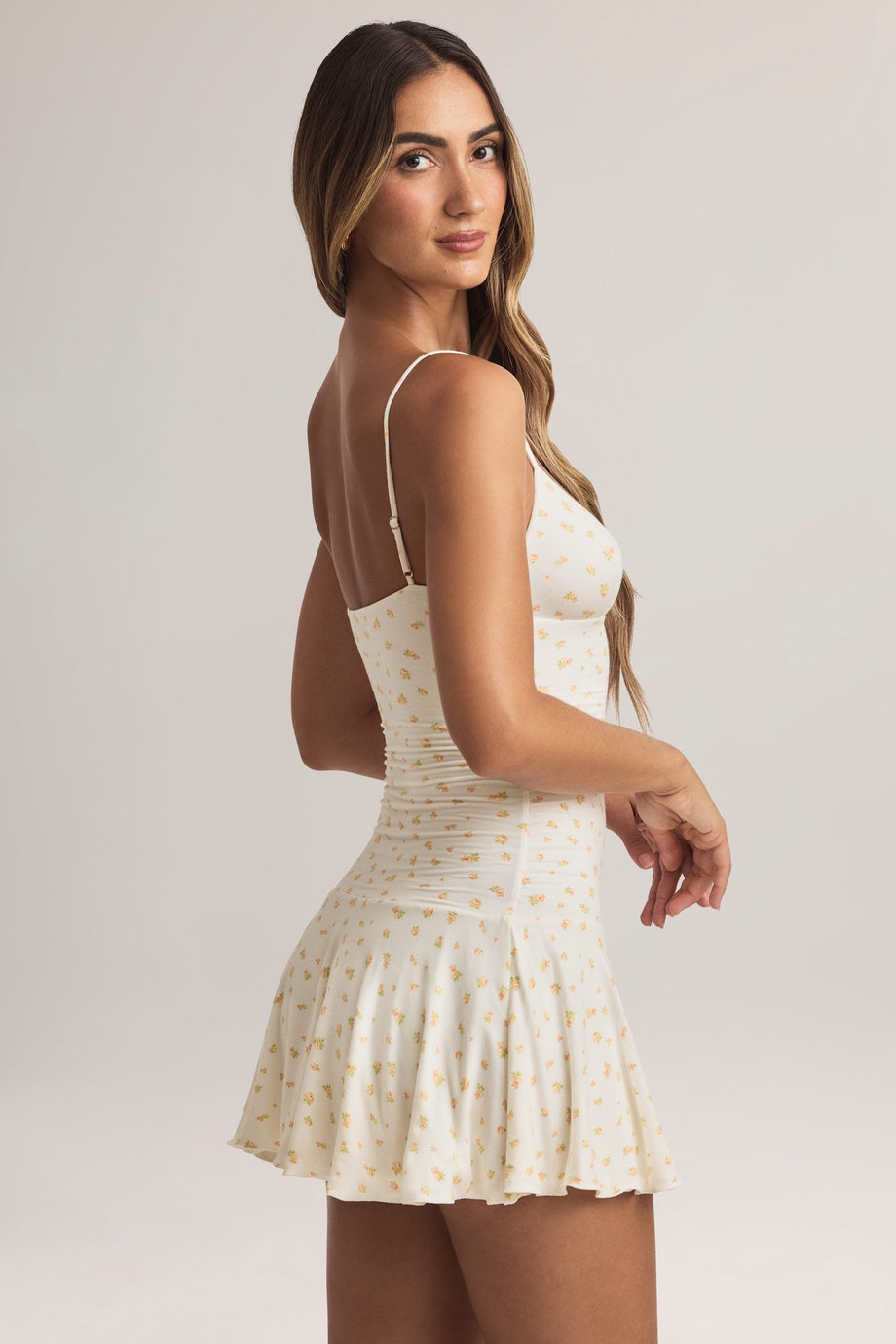فستان قصير من قماش مودال بنقشة زهور مع خط إيه لاين