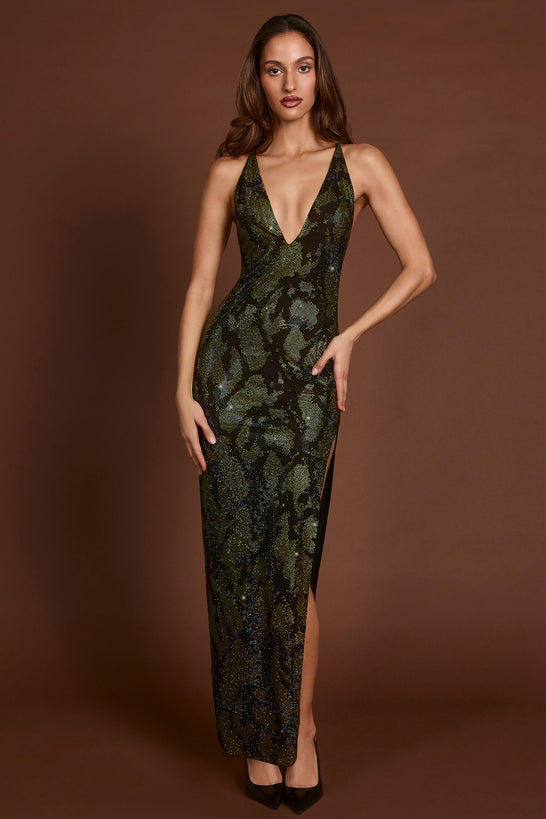 فستان ماكسي مزين بفتحة رقبة على شكل حرف H باللون الأخضر من قماش الثعبان