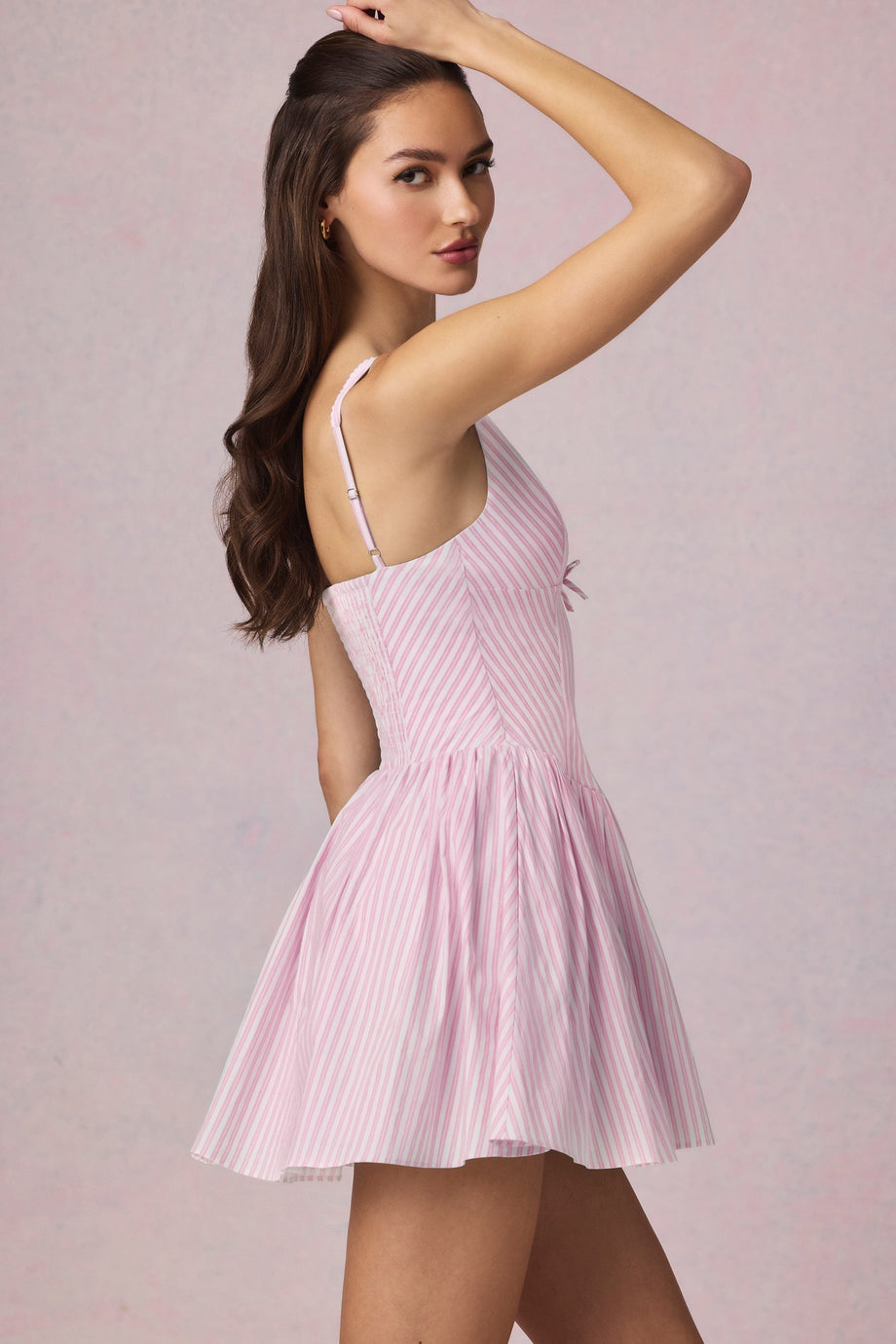 فستان قصير بقصة A مع فيونكة مخطط باللون البنفسجي الناعم