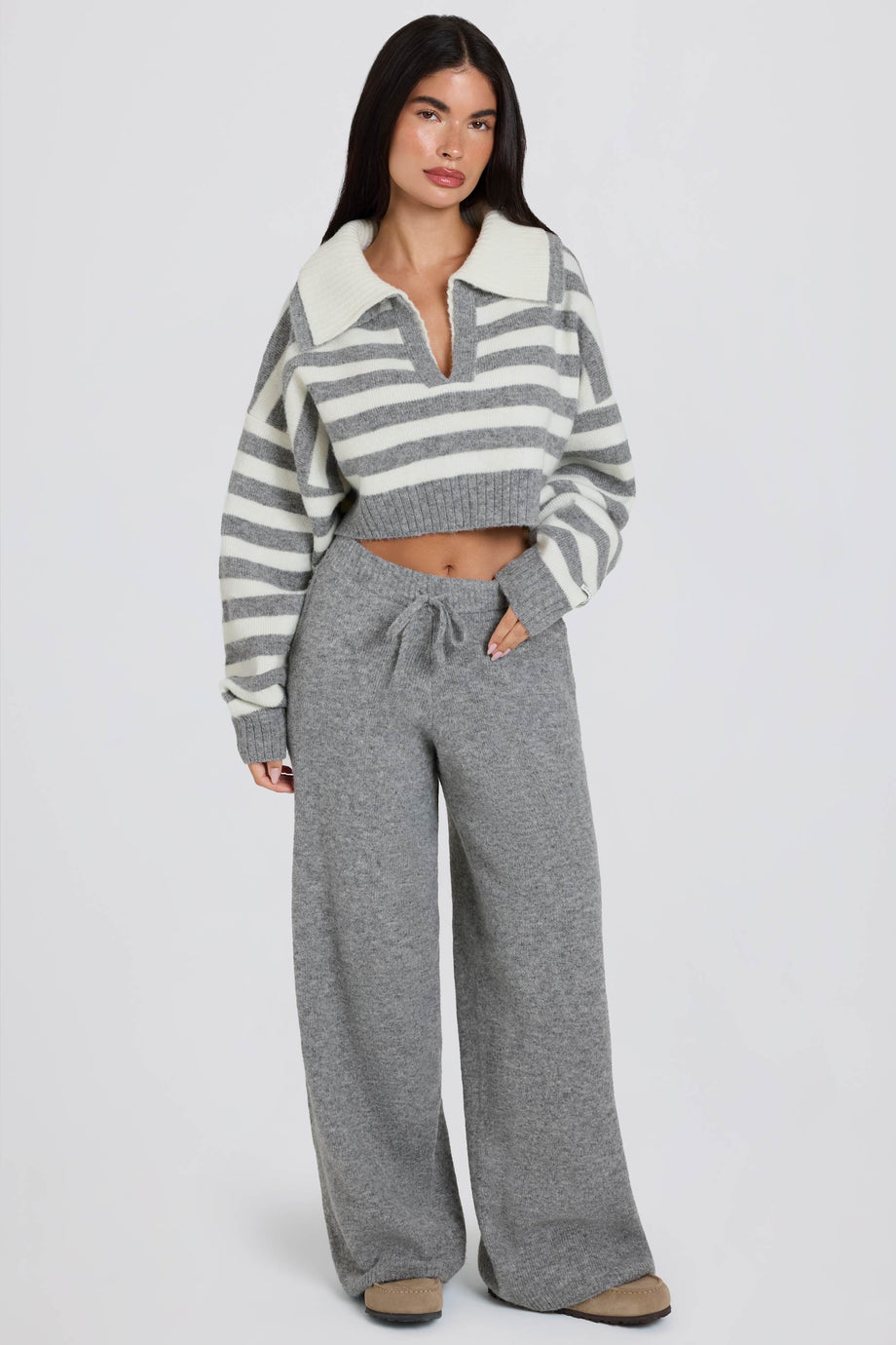 Mid-Rise Wide-Leg Knit Joggers in Grey