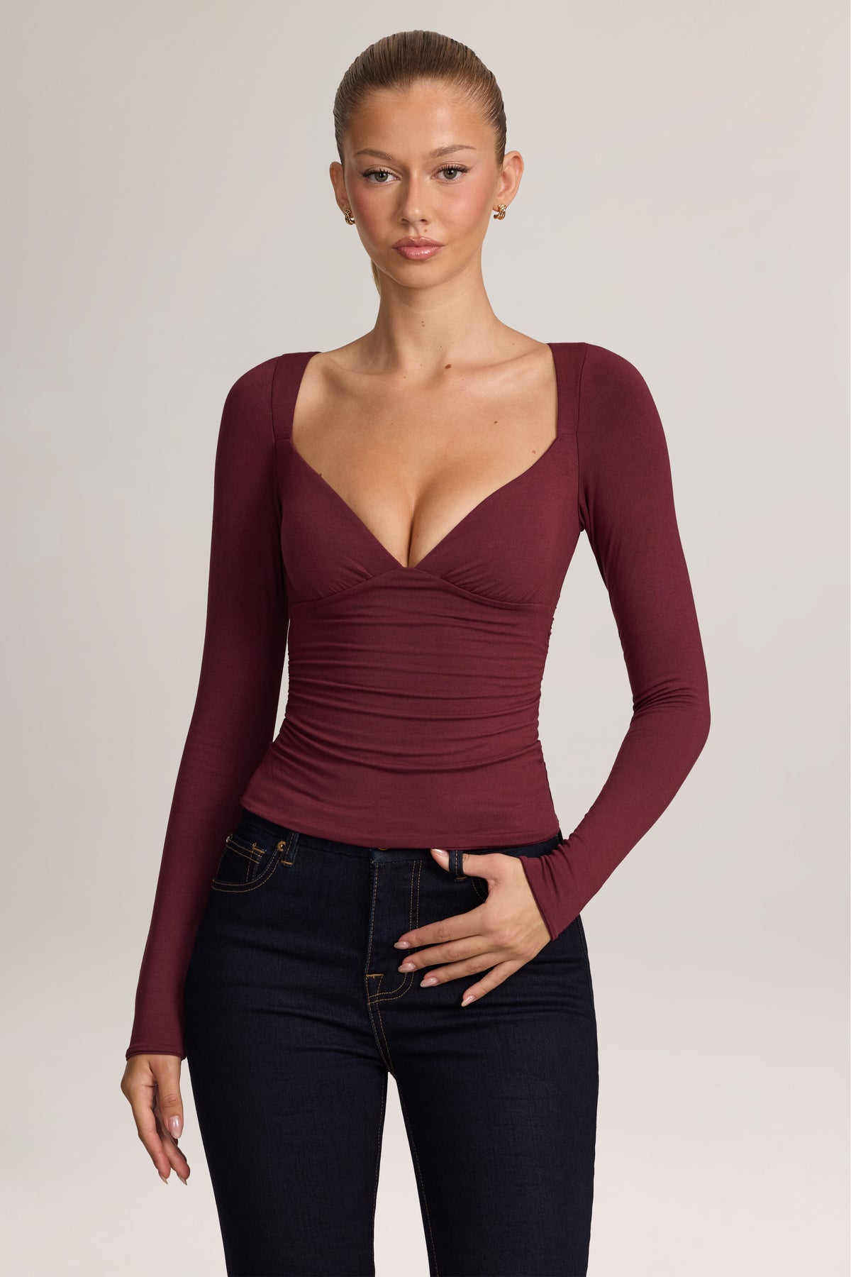 ⁣⁢بلوزة مزمومة من المودال بأكمام طويلة بلون Plum⁤⁣