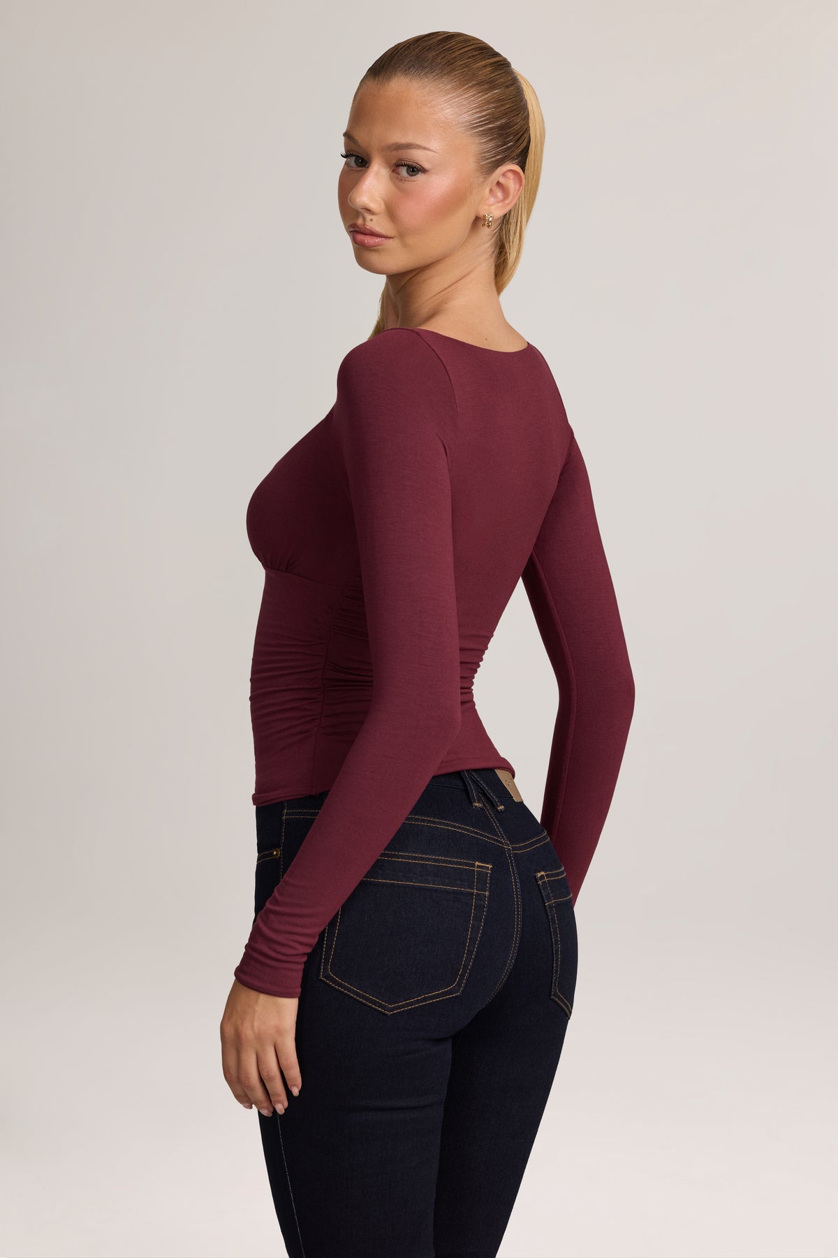 ⁣⁢بلوزة مزمومة من المودال بأكمام طويلة بلون Plum⁤⁣