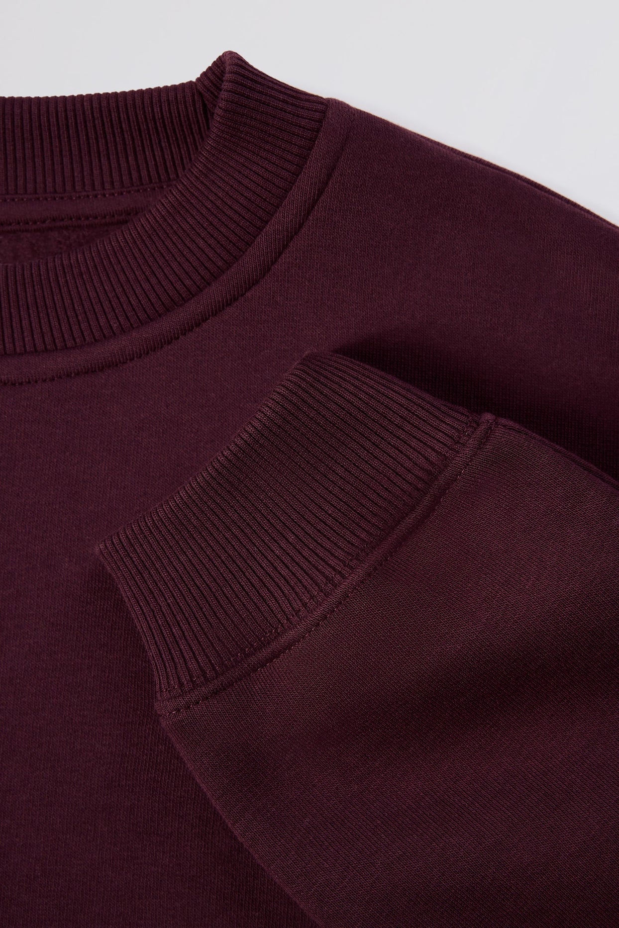 Oversized Crew-Neck Sweatshirt in Burgundy