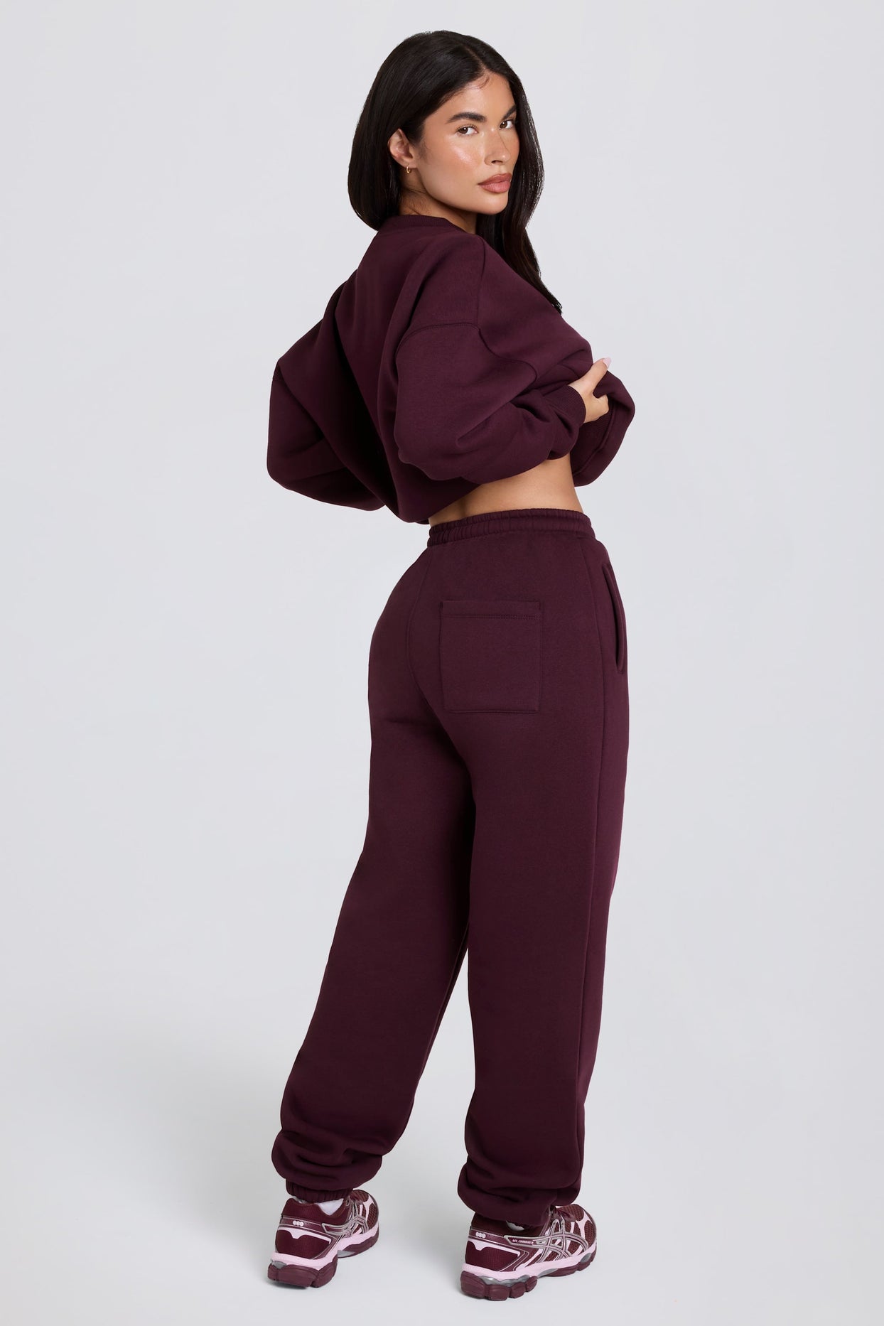 Relaxed Mid-Rise Joggers in Burgundy