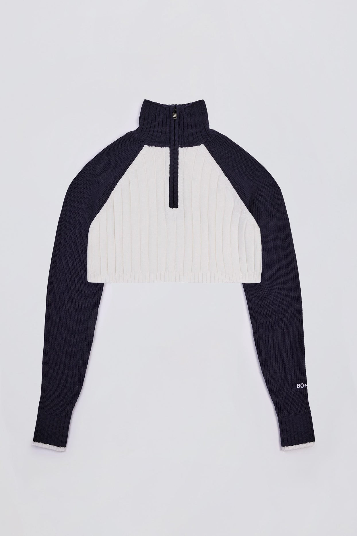 سترة قصيرة مضلعة بسحاب ربعي باللون الأزرق البحري الكلاسيكي