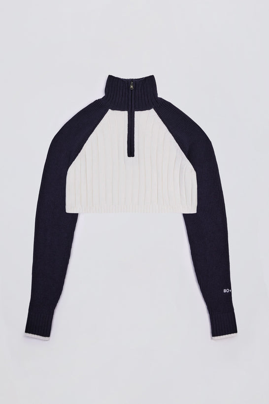 سترة قصيرة مضلعة بسحاب ربعي باللون الأزرق البحري الكلاسيكي