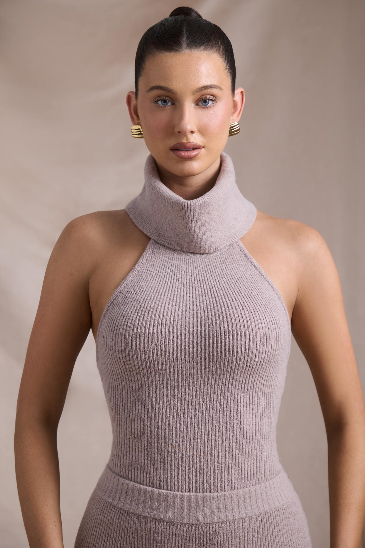 Ribbed-Knit Turtleneck Backless Top in Taupe