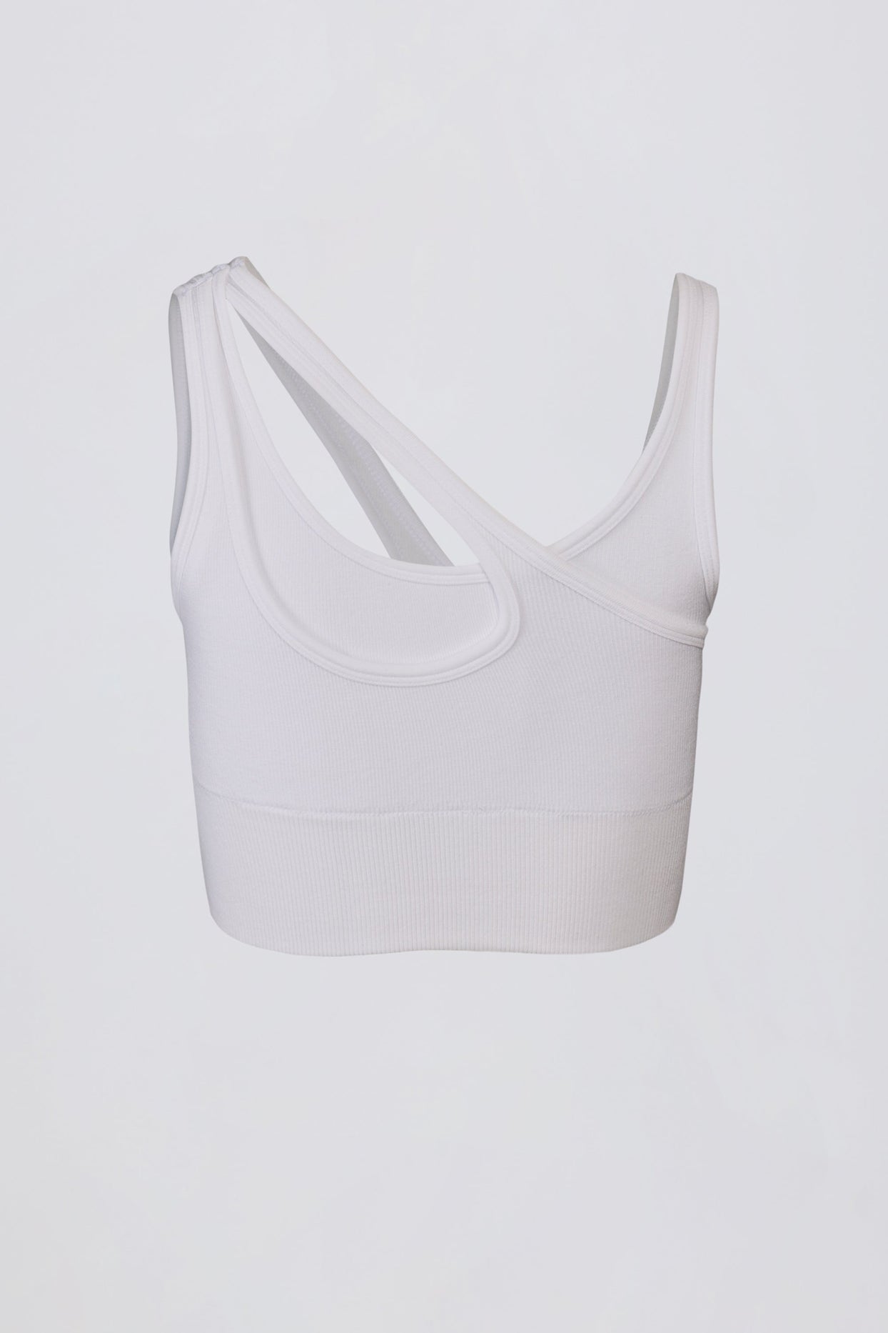حمالة صدر رياضية غير متماثلة بدون درزات، ناعمة ومضلعة، باللون الأبيض