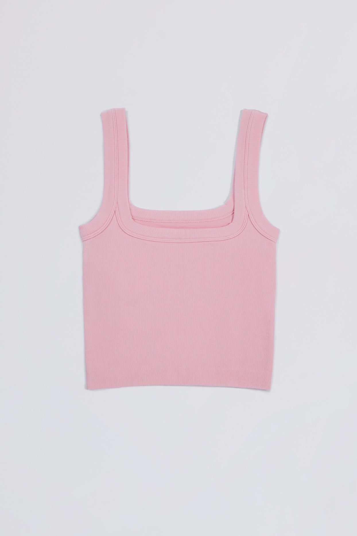 تانك توب ناعم بدون درزات ورقبة مربعة بلون وردي فاتح