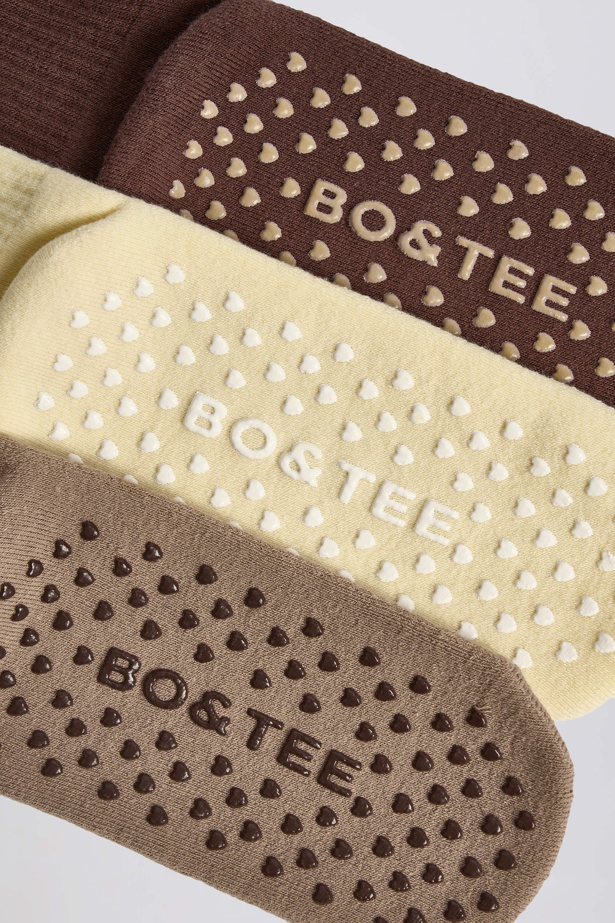 مجموعة جوارب بيلاتيس بلون موكا متعدد