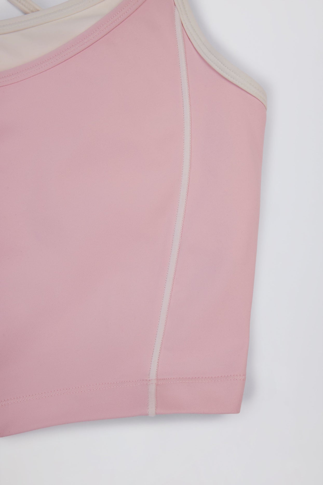 توب ناعم متعدد الطبقات باللون الوردي البودري