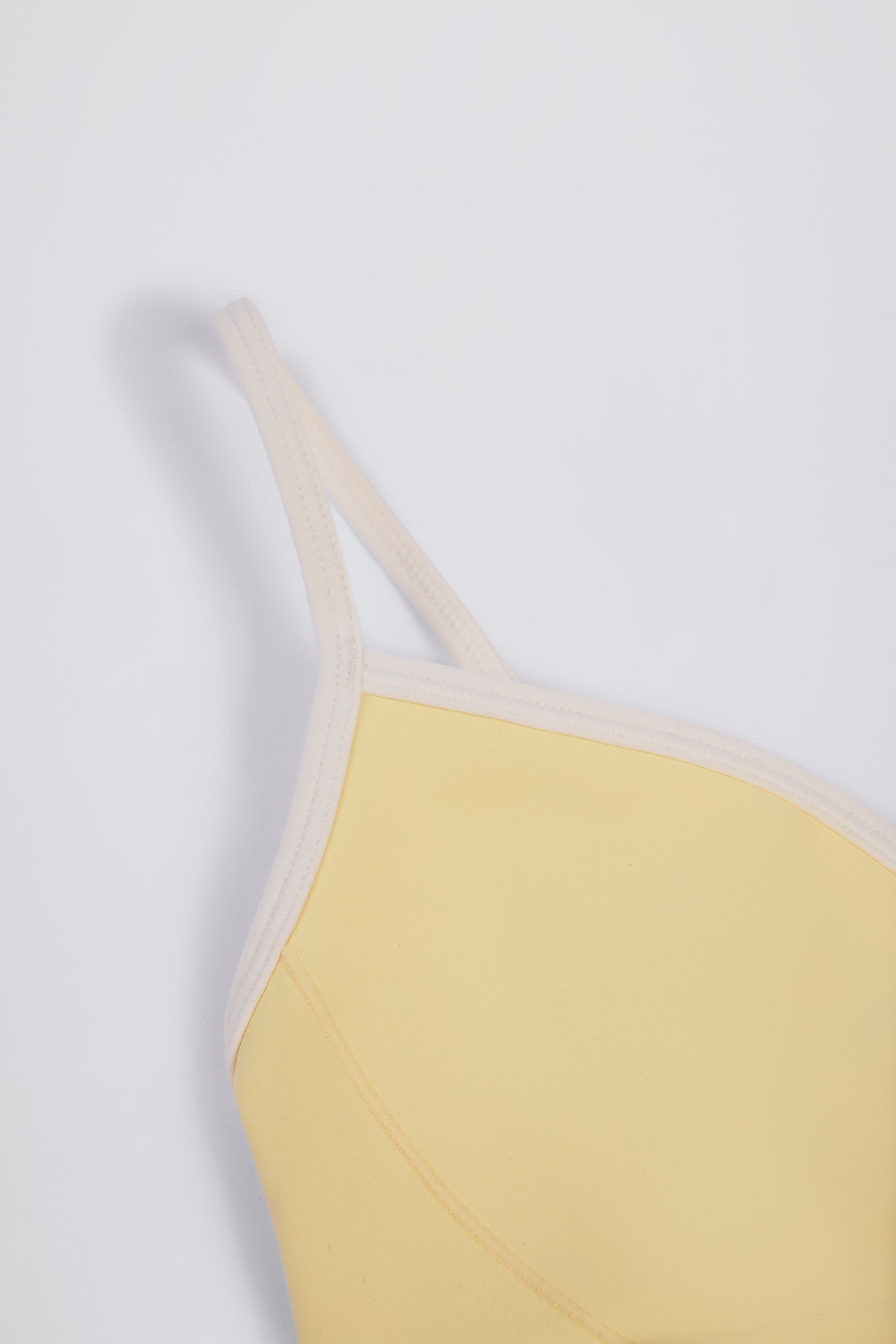 Soft Active Sweetheart-Neck Contrast Sports Bra in Lemon