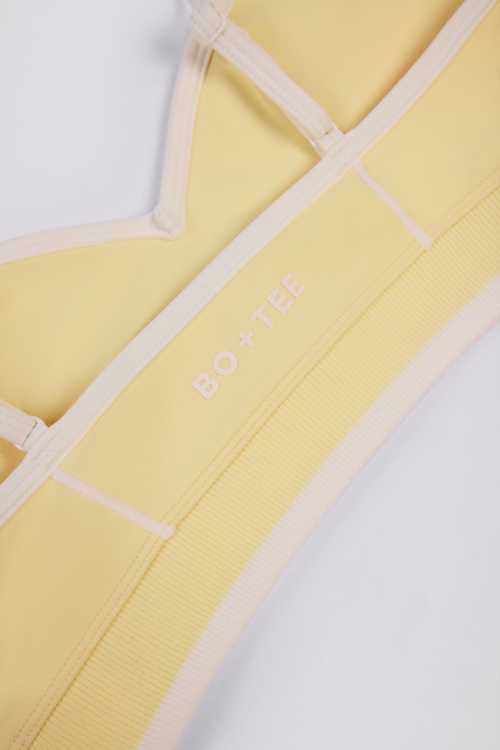 Soft Active Sweetheart-Neck Contrast Sports Bra in Lemon