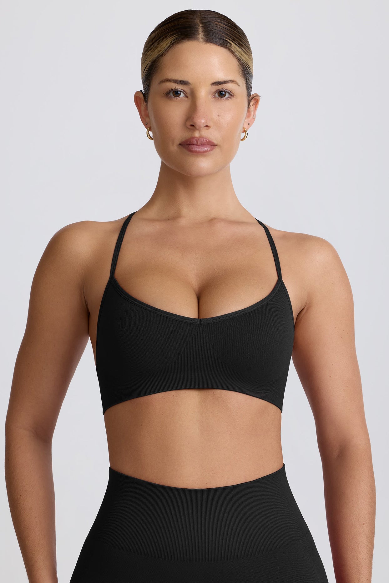 Super Sculpt Seamless Cross-Back Sports Bra in Black