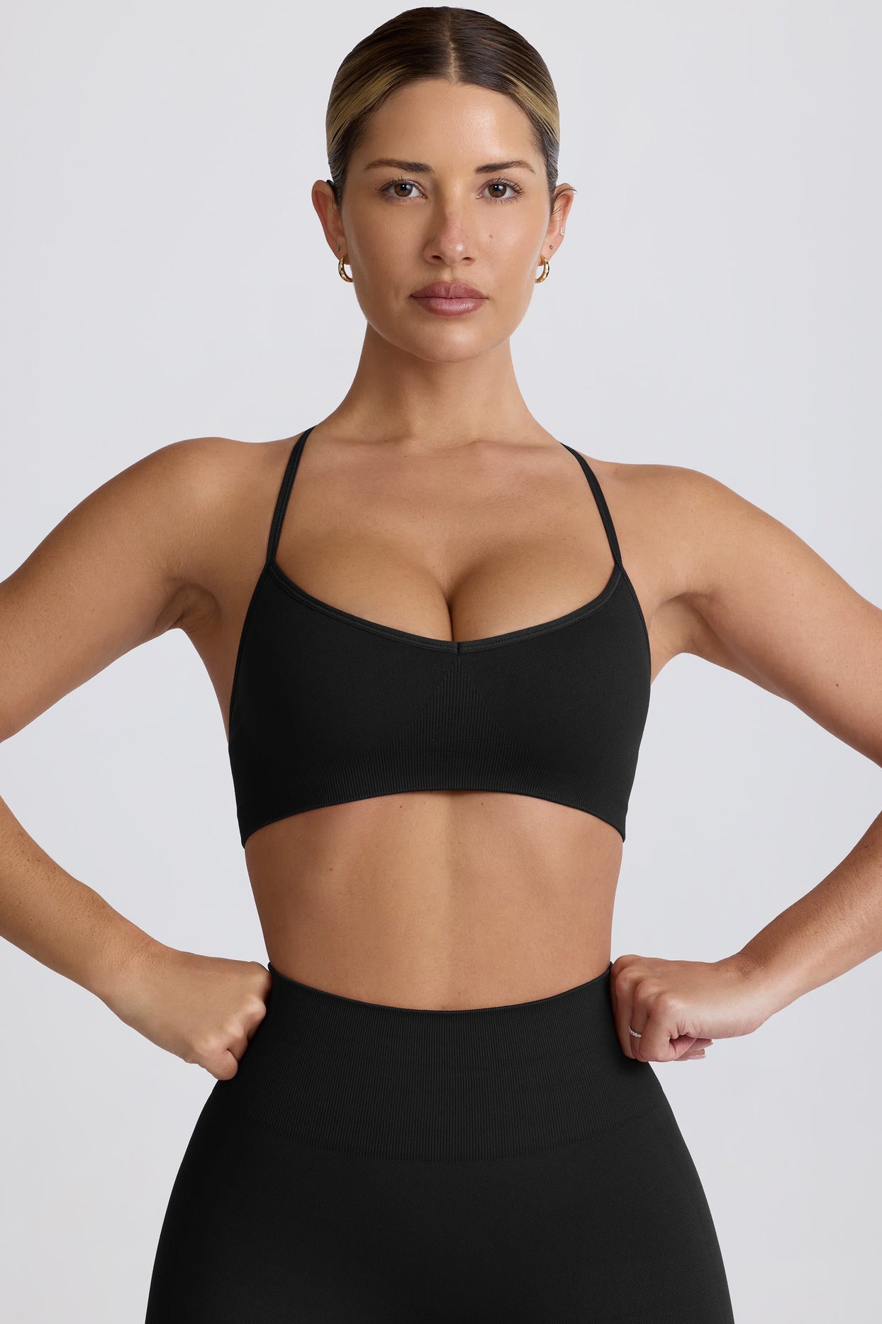 Super Sculpt Seamless Cross-Back Sports Bra in Black