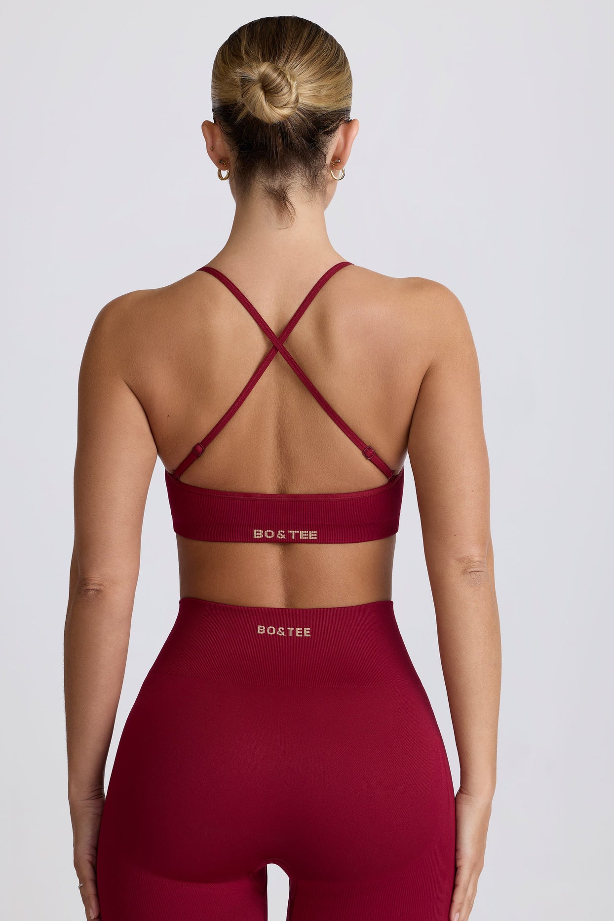 Super Sculpt Seamless Cross-Back Sports Bra in Burgundy