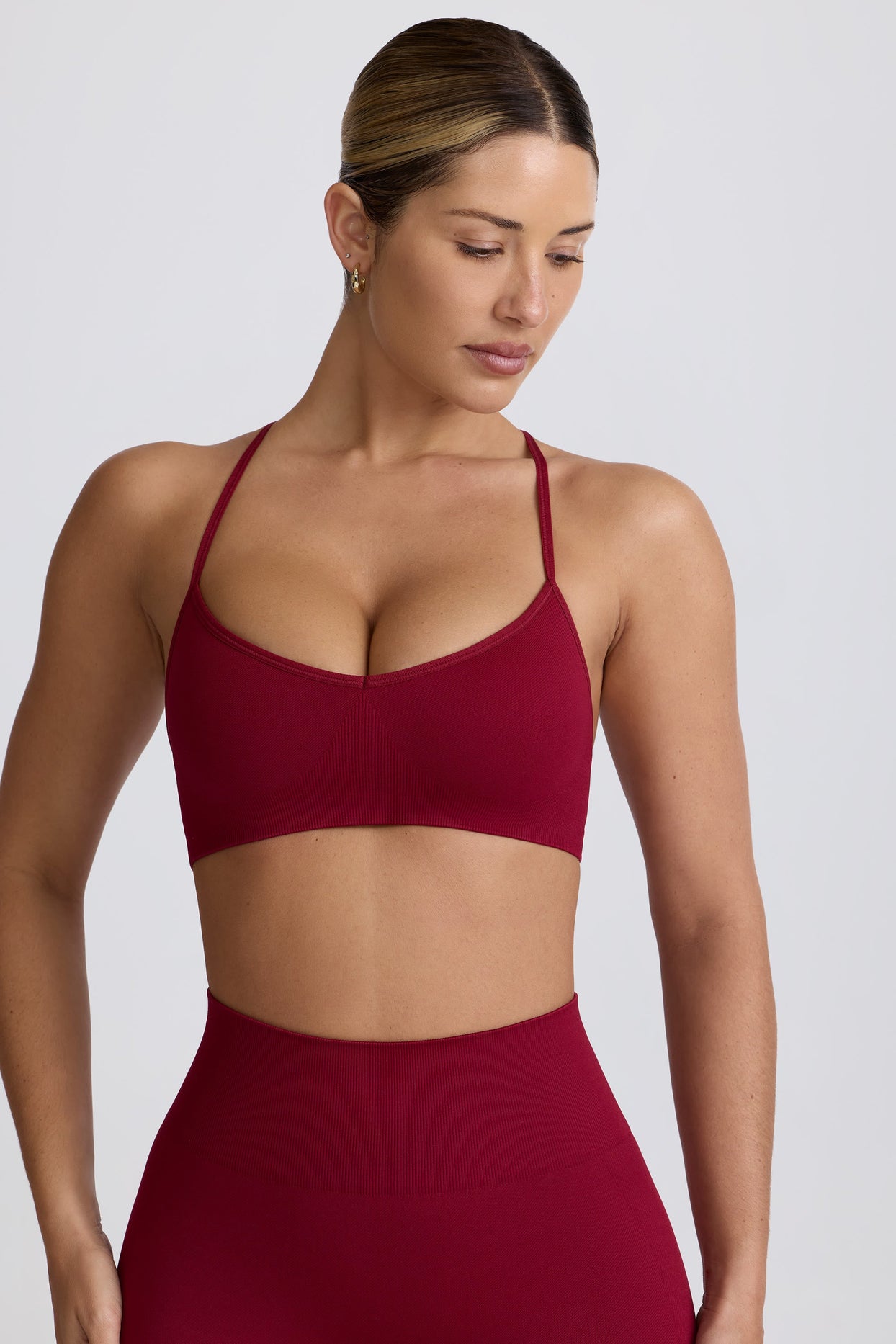 Super Sculpt Seamless Cross-Back Sports Bra in Burgundy