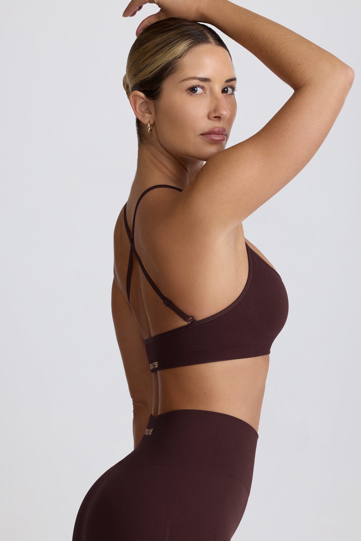 Super Sculpt Seamless Cross-Back Sports Bra in Chocolate