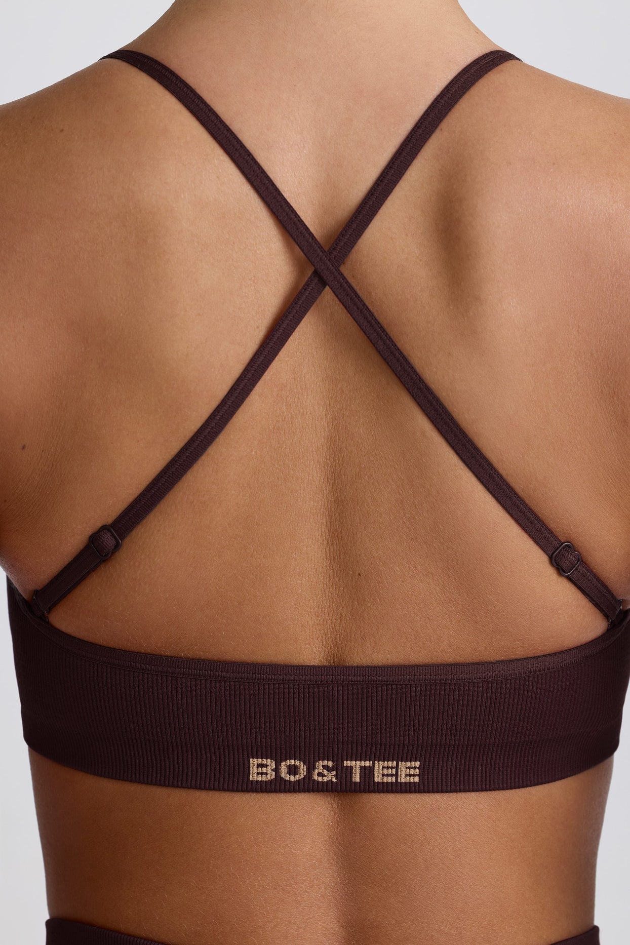 Super Sculpt Seamless Cross-Back Sports Bra in Chocolate