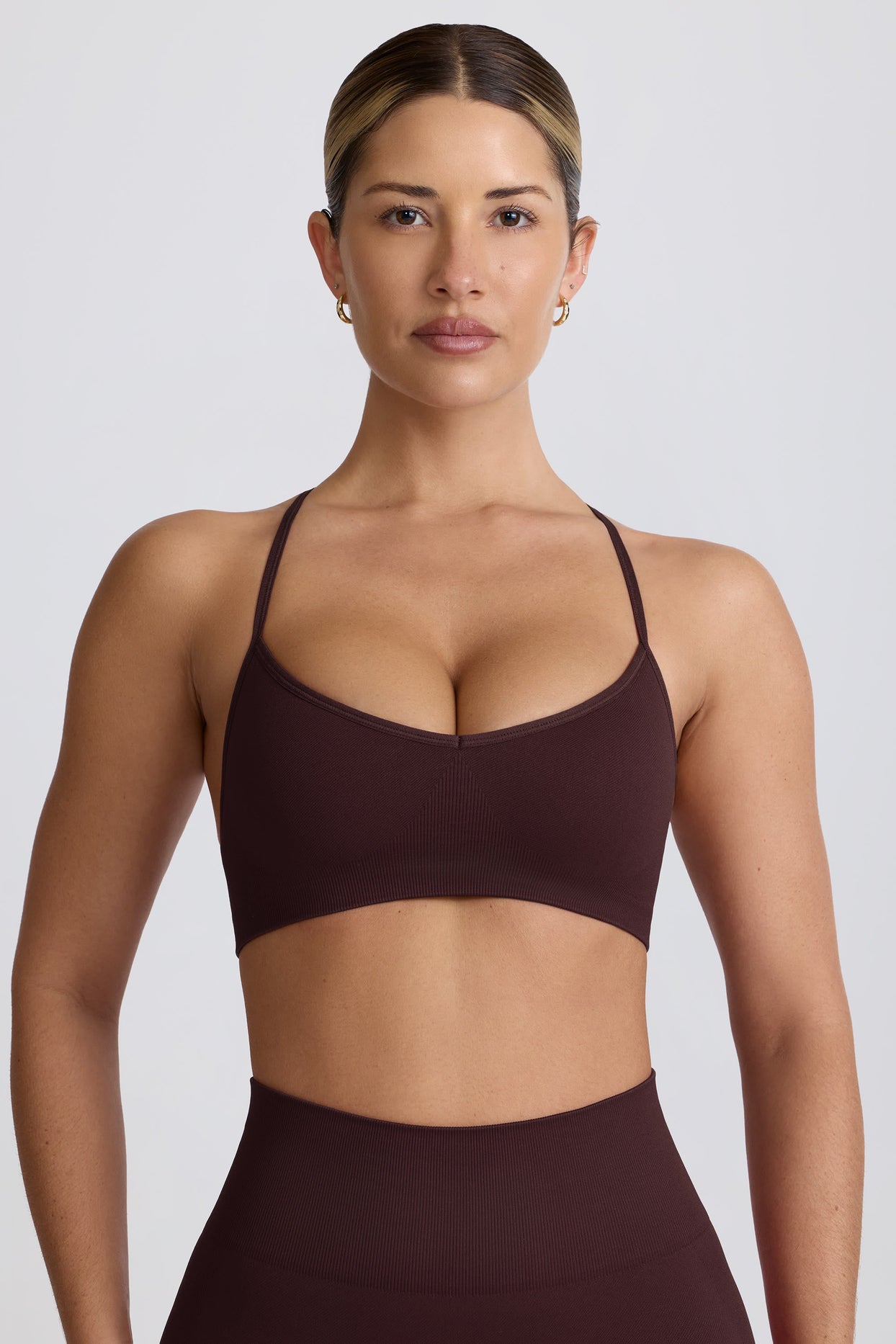 Super Sculpt Seamless Cross-Back Sports Bra in Chocolate