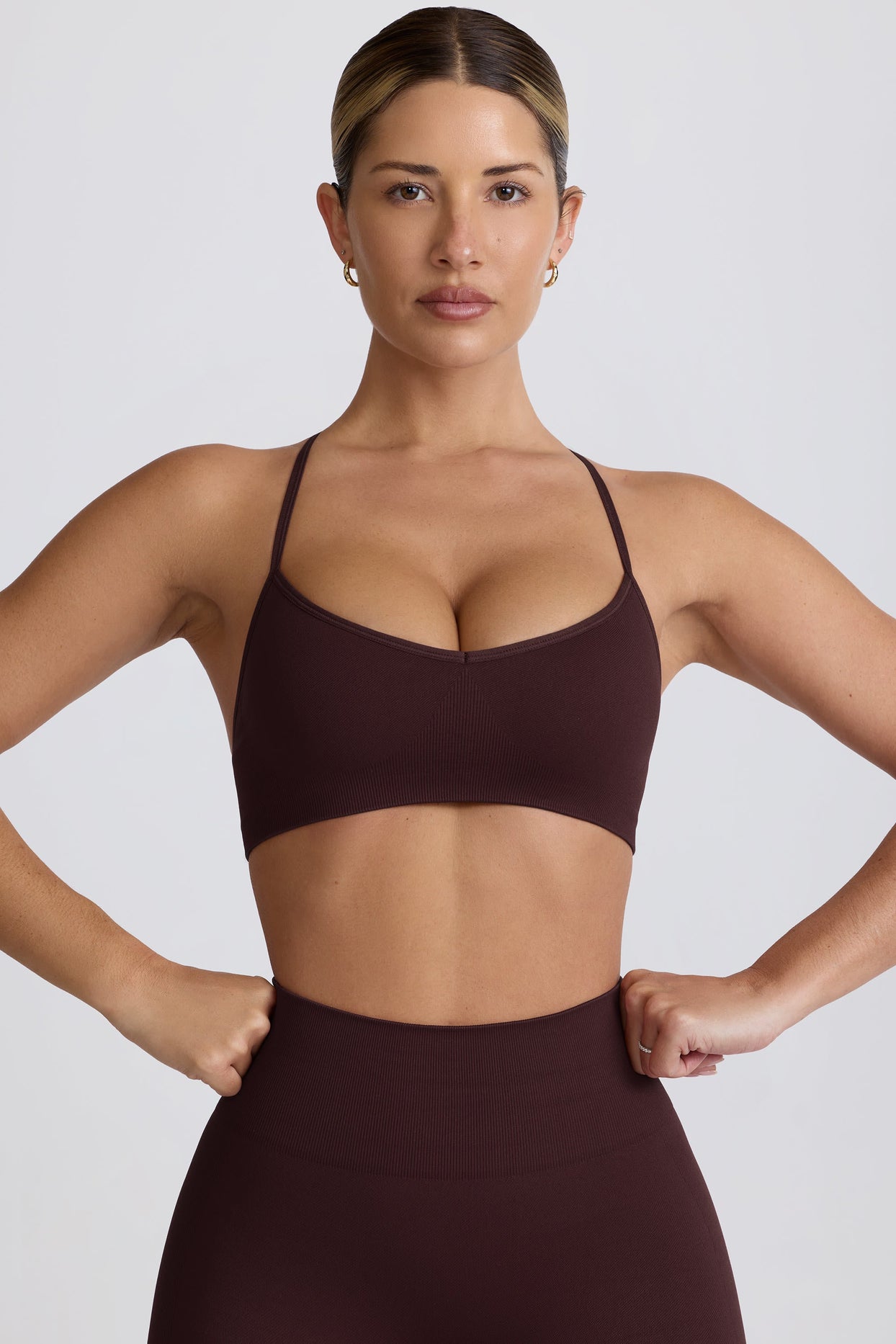 Super Sculpt Seamless Cross-Back Sports Bra in Chocolate