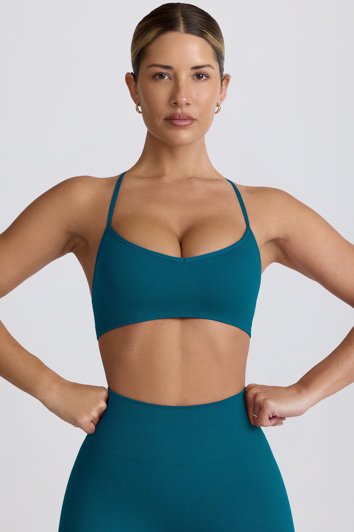 Super Sculpt Seamless Cross-Back Sports Bra in Teal