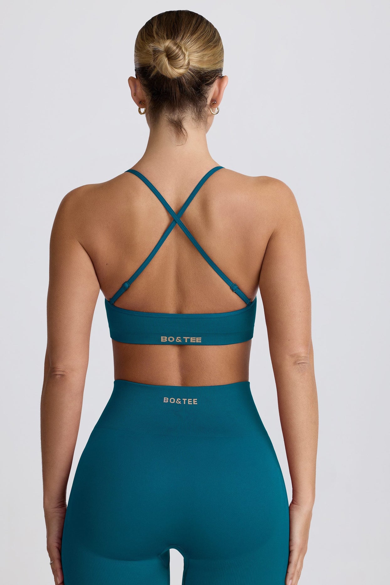 Super Sculpt Seamless Cross-Back Sports Bra in Teal